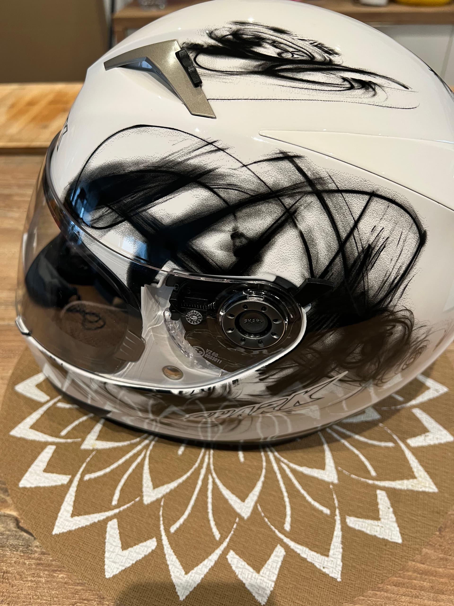 Casque shark — photo 2/5