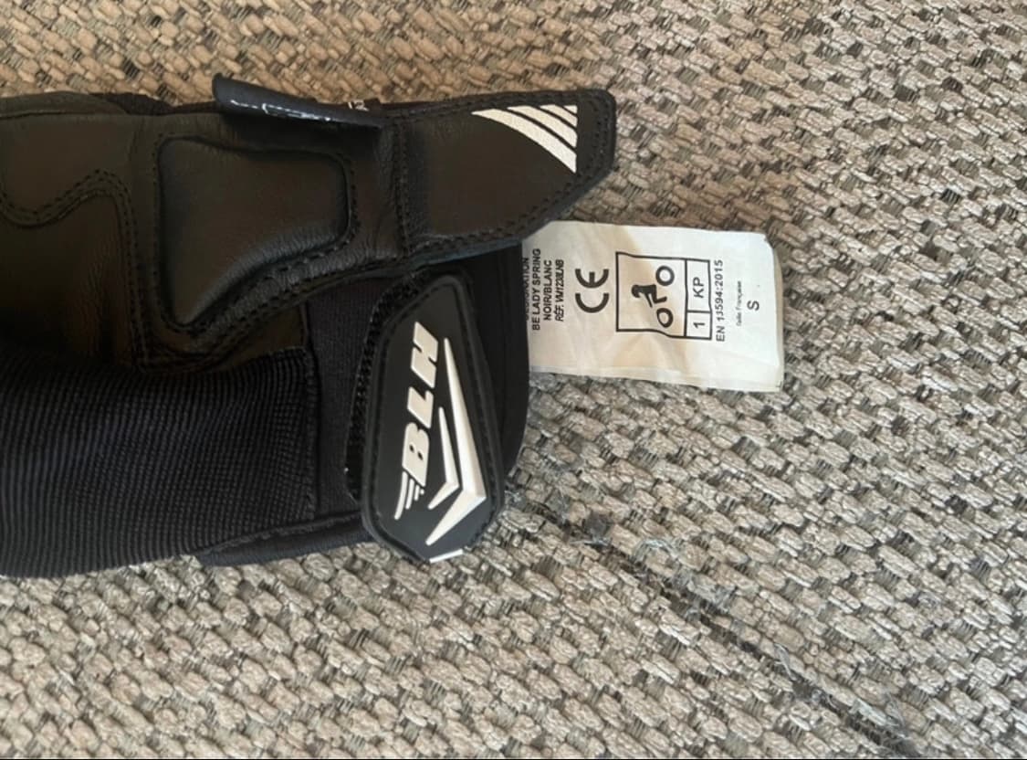 Gants moto homologués femme BLH taille S — photo 3/3