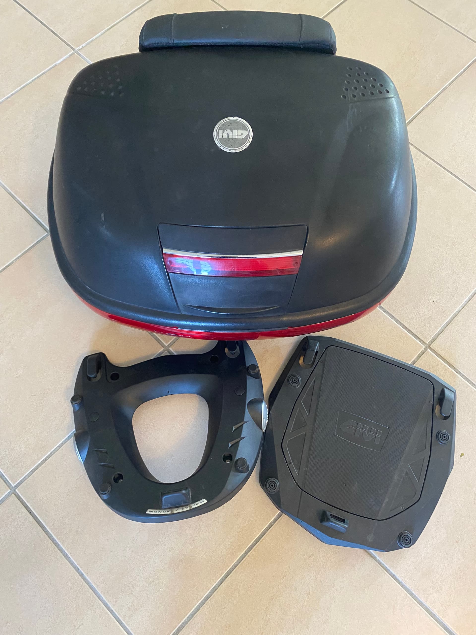 Topcase moto Givi, double casque