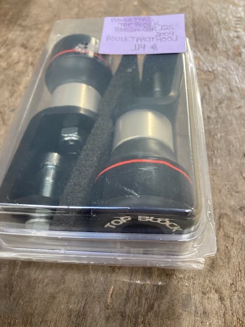 Roulettes protections Top block Honda CBR125 2004:2006 neuve — photo 3/3