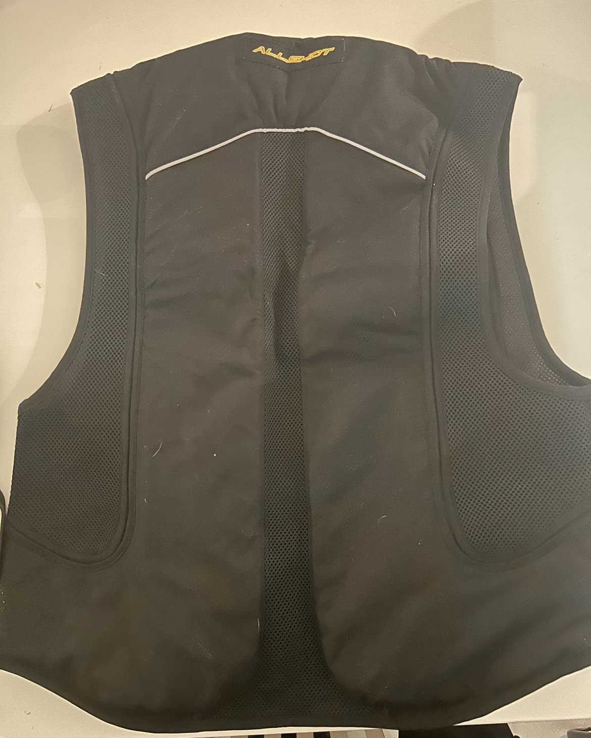 Gilets airbag neufs taille S et XL marque Allshot noir — photo 1/5