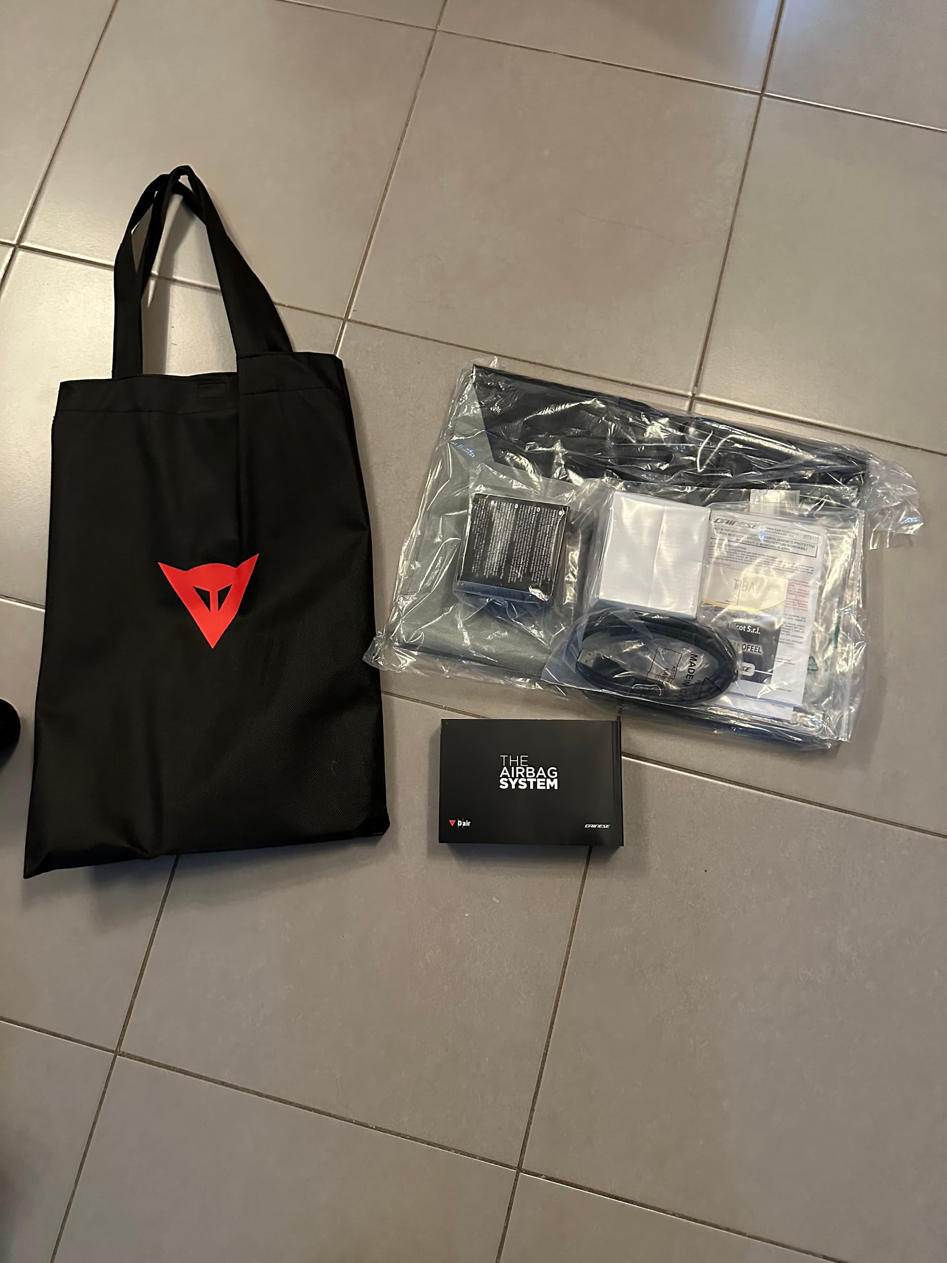Combinaison Dainese full cuire D-Air 2 pièces taille 50 (S,M) — photo 3/5