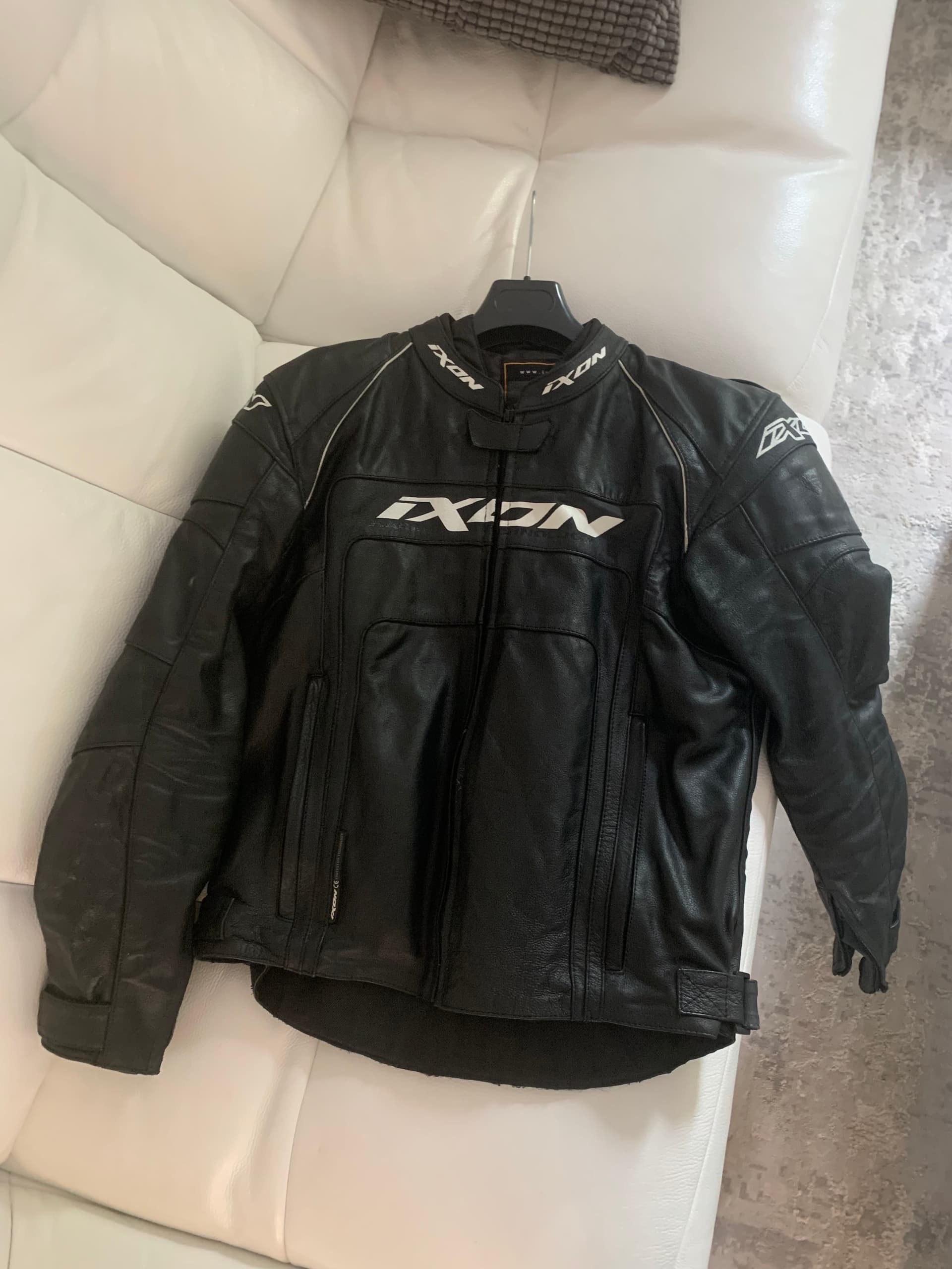 Vends blouson cuir moto — photo 2/5