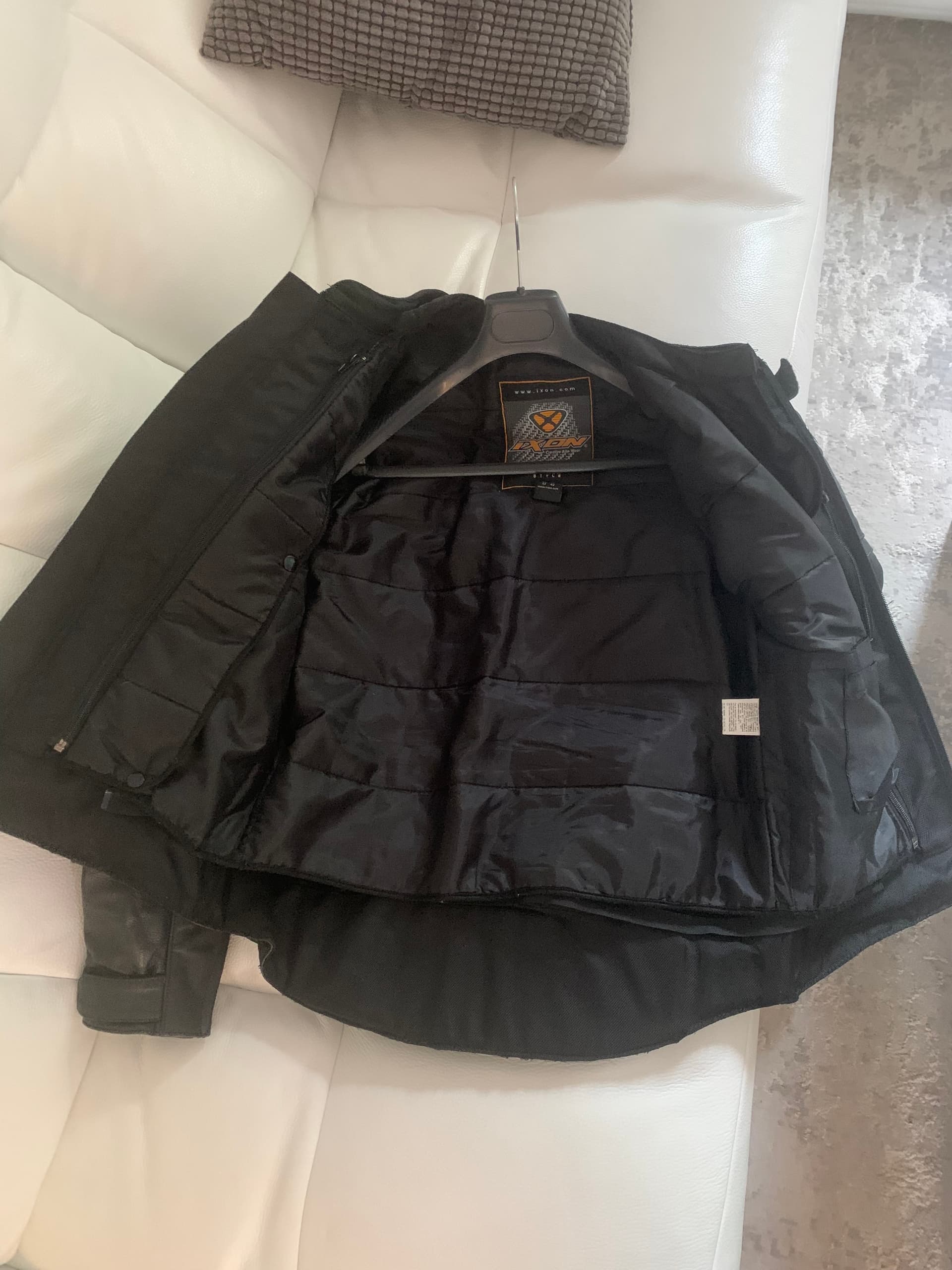 Vends blouson cuir moto — photo 3/5