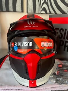 Casque moto neuf mthelmets