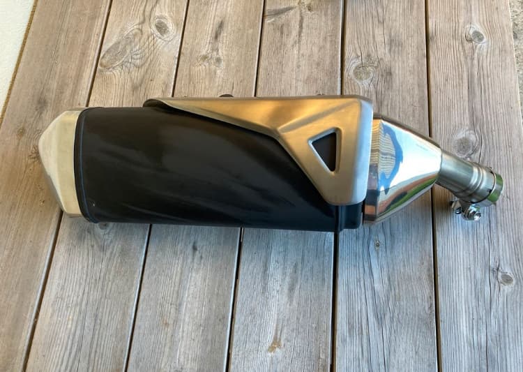 Échappement origine GSR 750