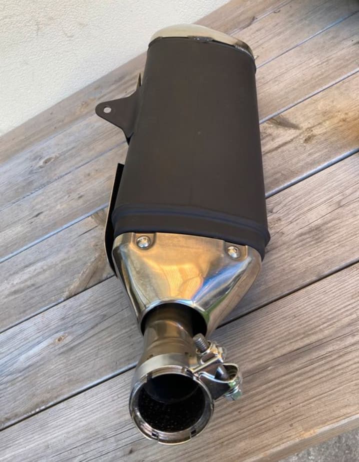 Échappement origine GSR 750 — photo 2/3
