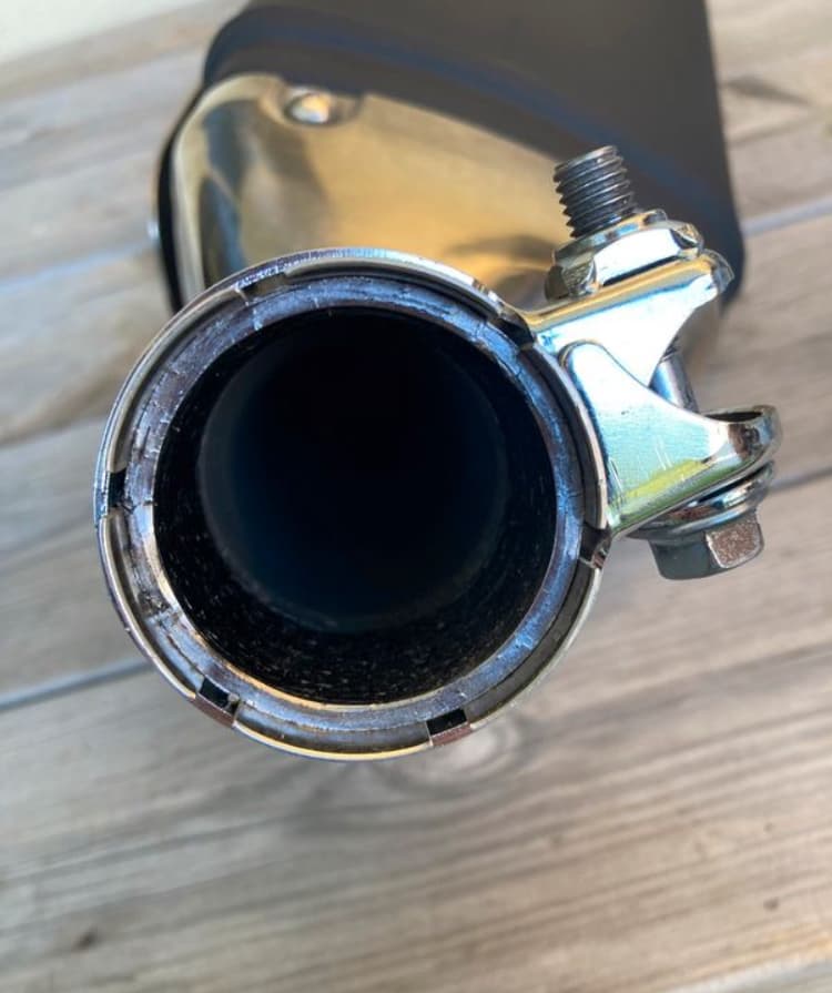 Échappement origine GSR 750 — photo 3/3
