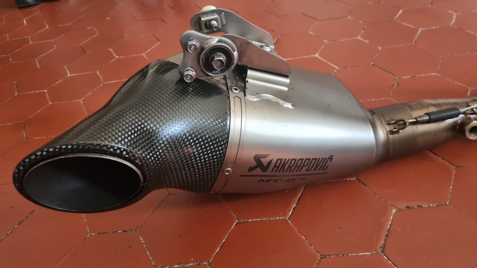 LIGNE COMPLÈTE AKRAPOVIC MT07