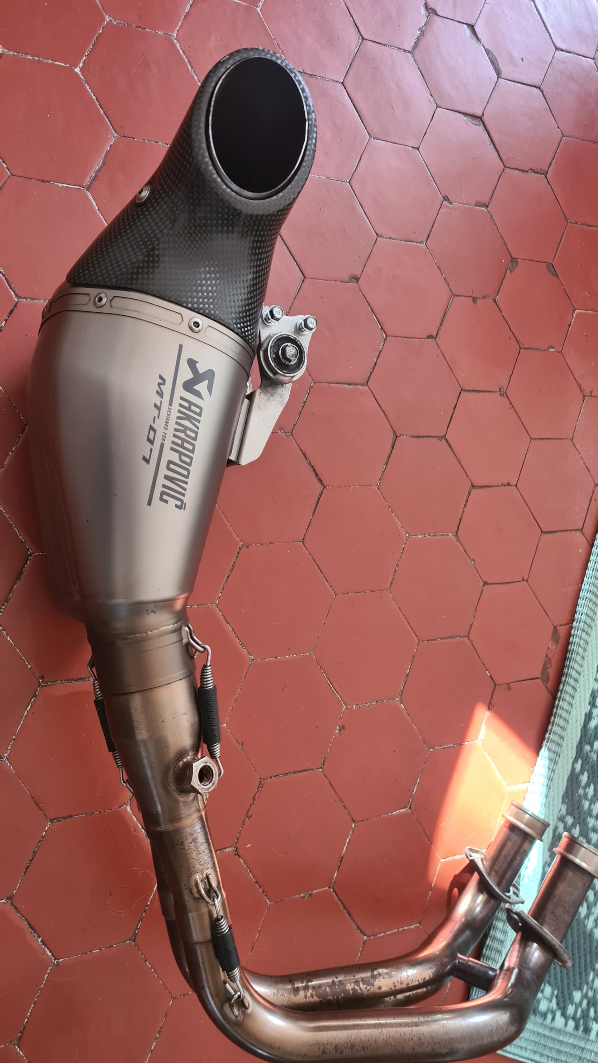 LIGNE COMPLÈTE AKRAPOVIC MT07 — photo 2/3