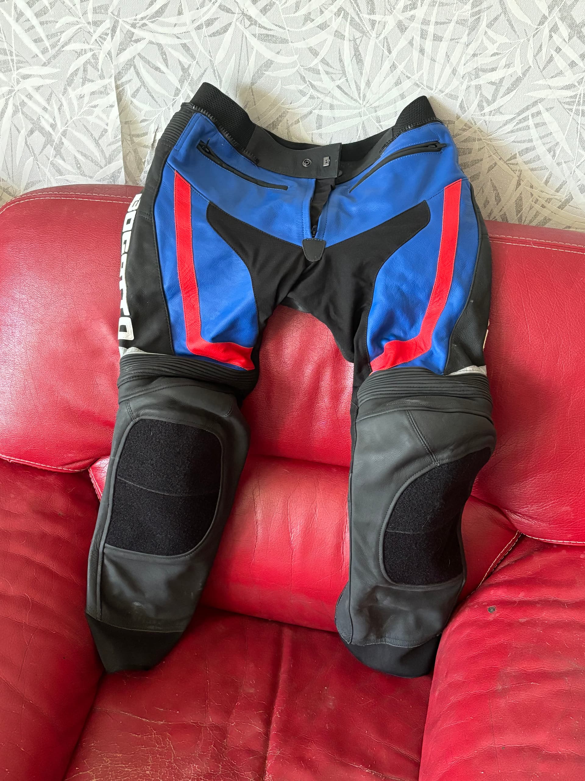 Vends équipement moto neuf en cuir taille 46 — photo 2/2