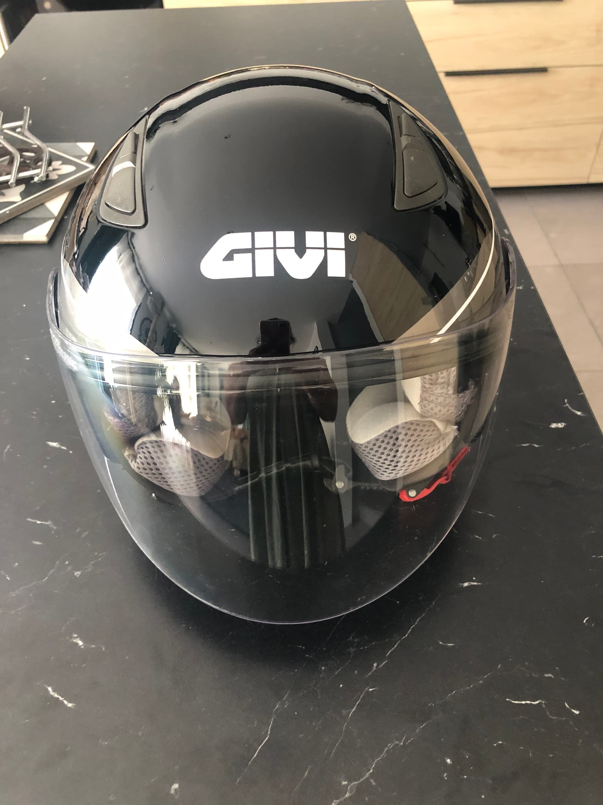 Casque visière GIVI — photo 1/5