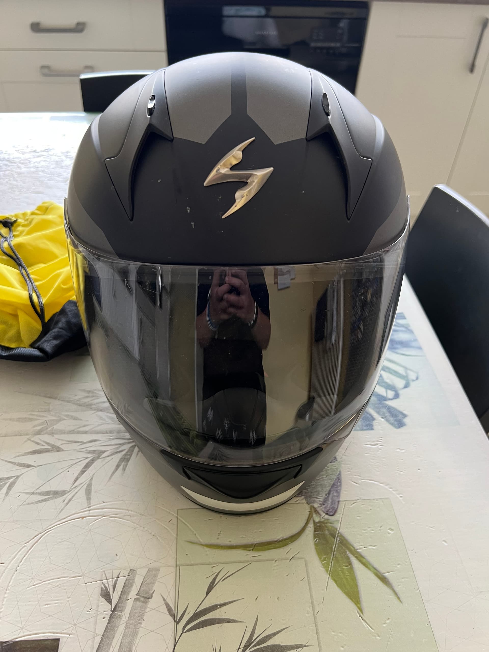 Casque de moto scorpion