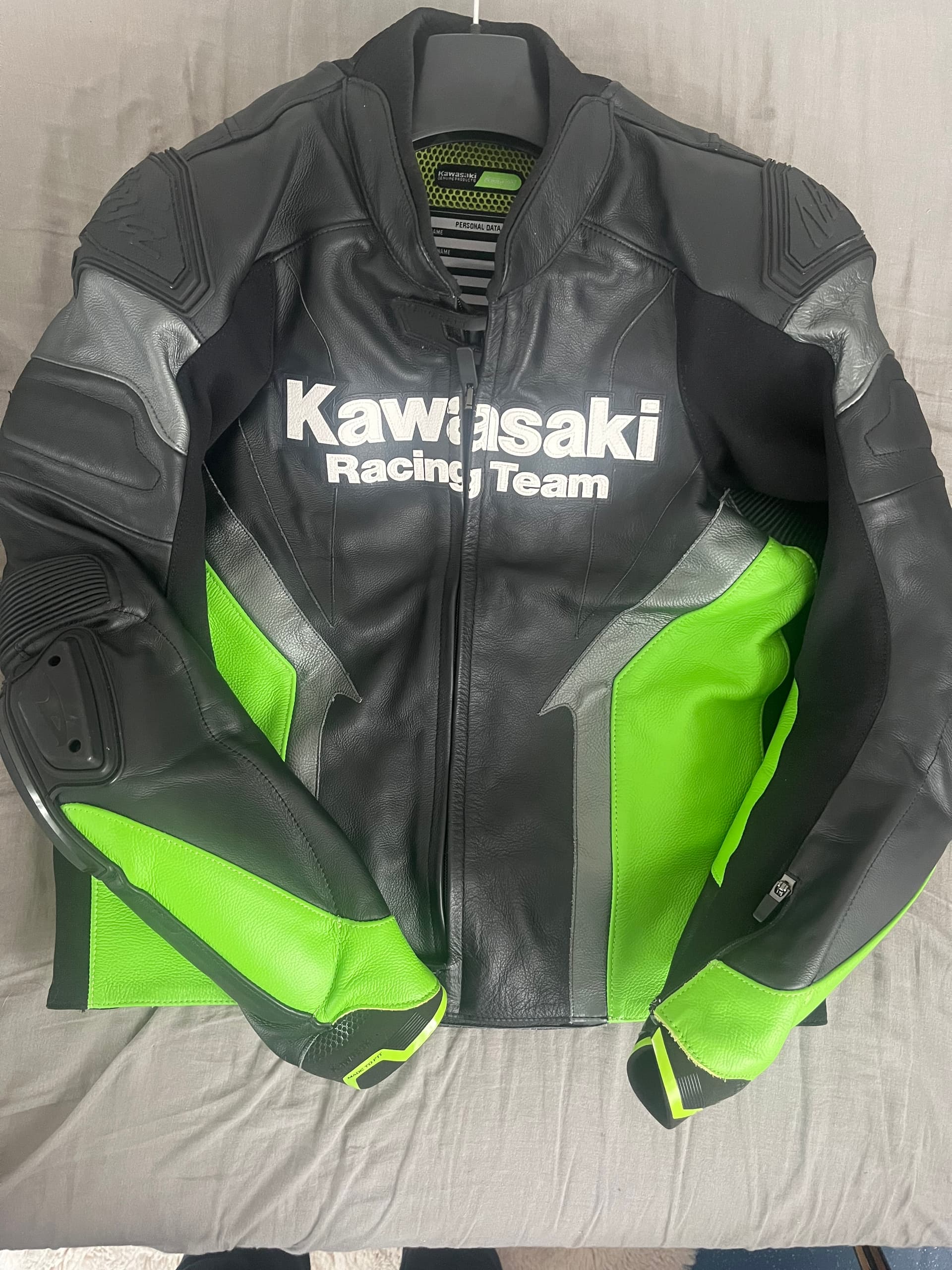 Veste + Pantalon + gants cuir Kawasaki KRT