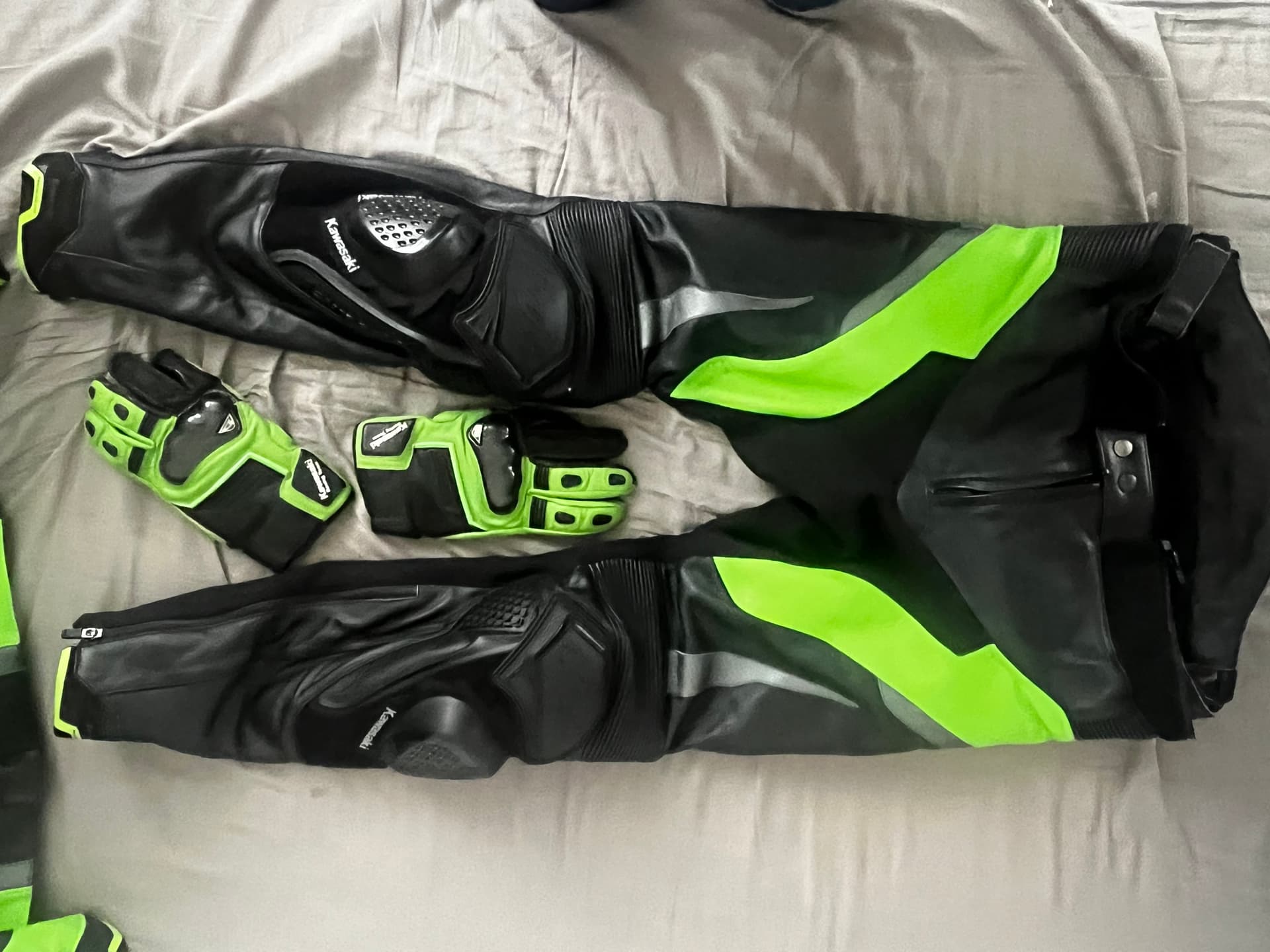 Veste + Pantalon + gants cuir Kawasaki KRT — photo 3/4