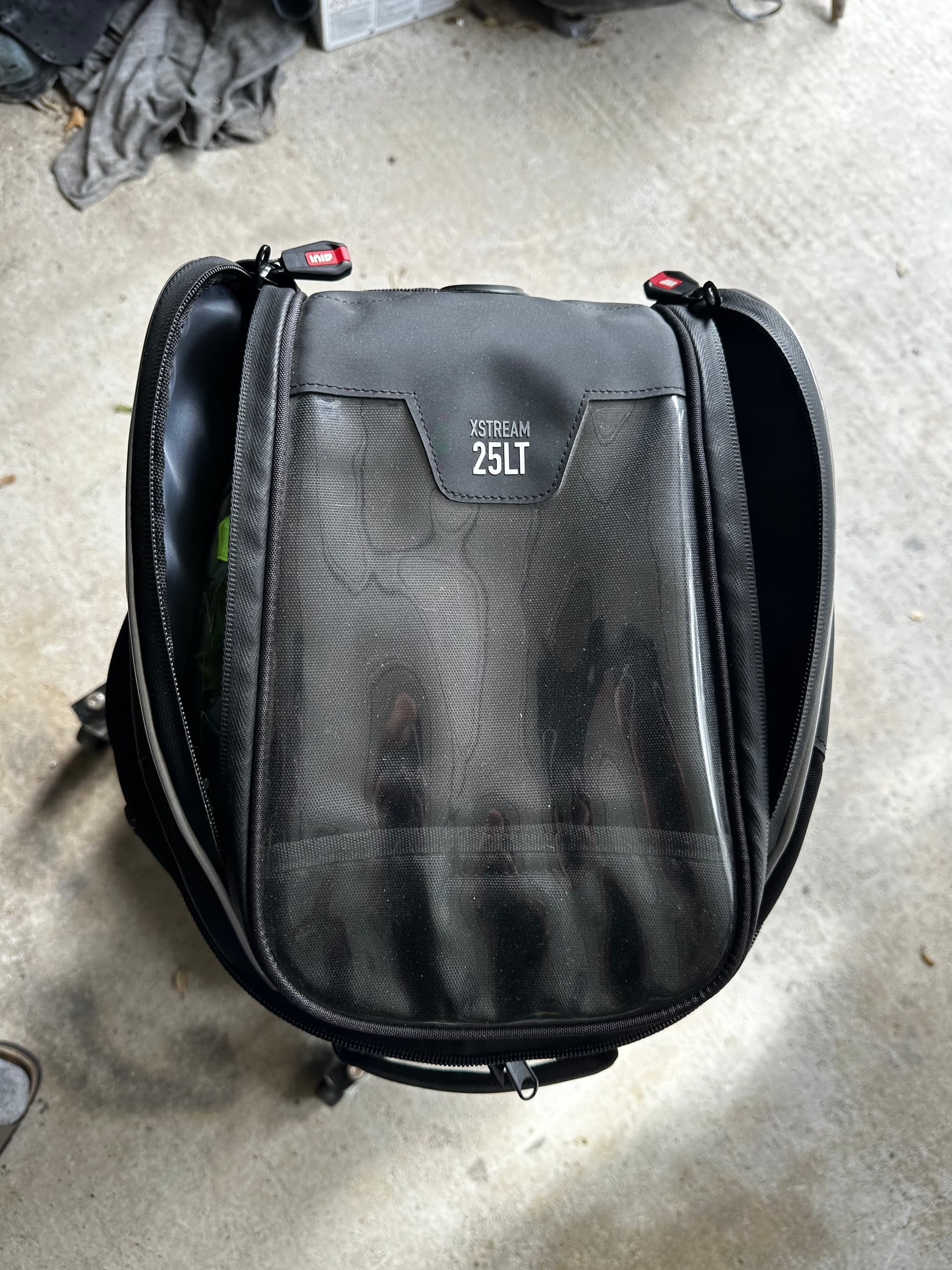 Sacoche moto Givi. Système tanklock. 25 lt. — photo 4/4