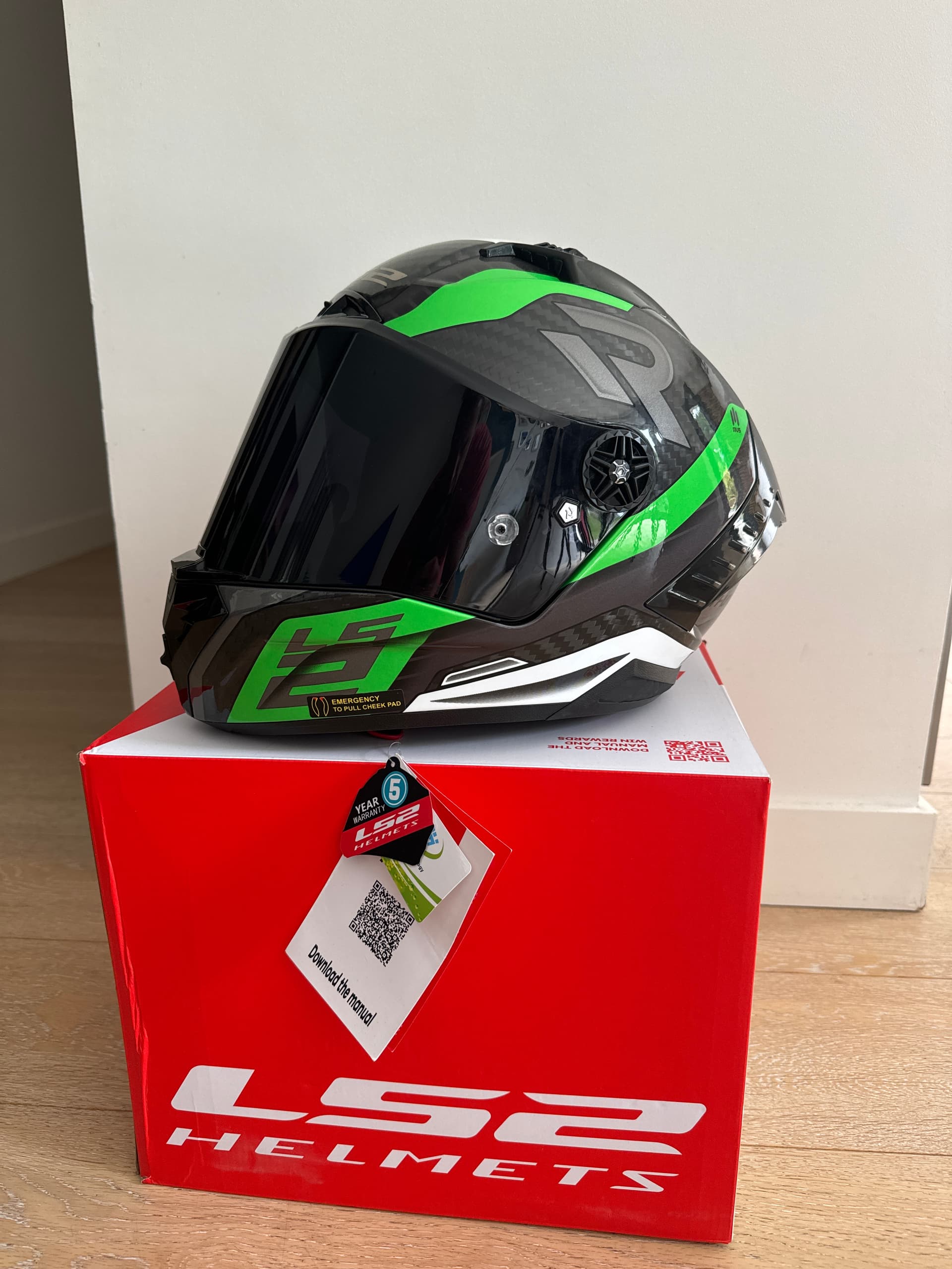 Casques moto Ls2 Carbon Thunder — photo 1/3