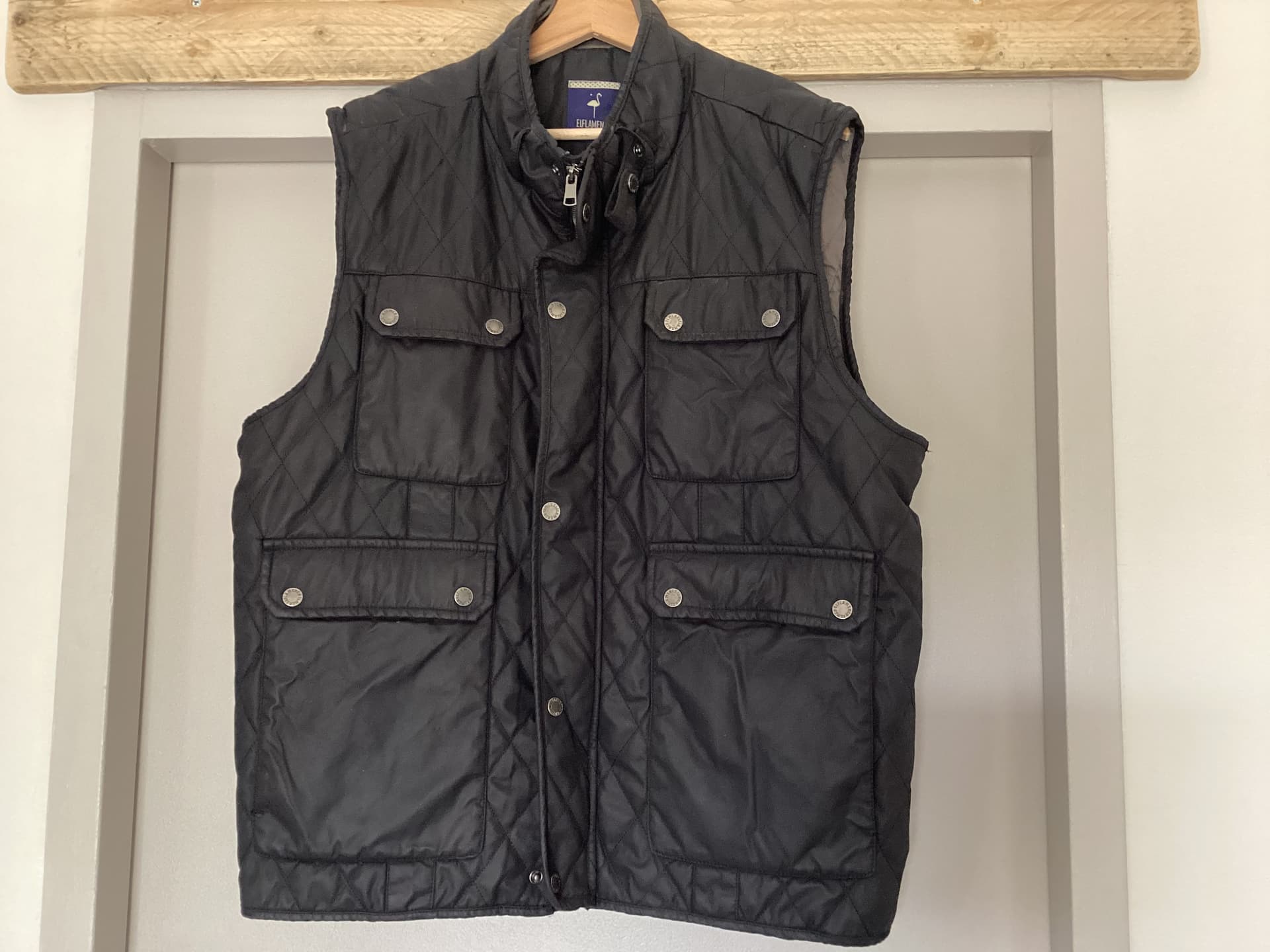 Veste sans manches noire « Elflamenco »