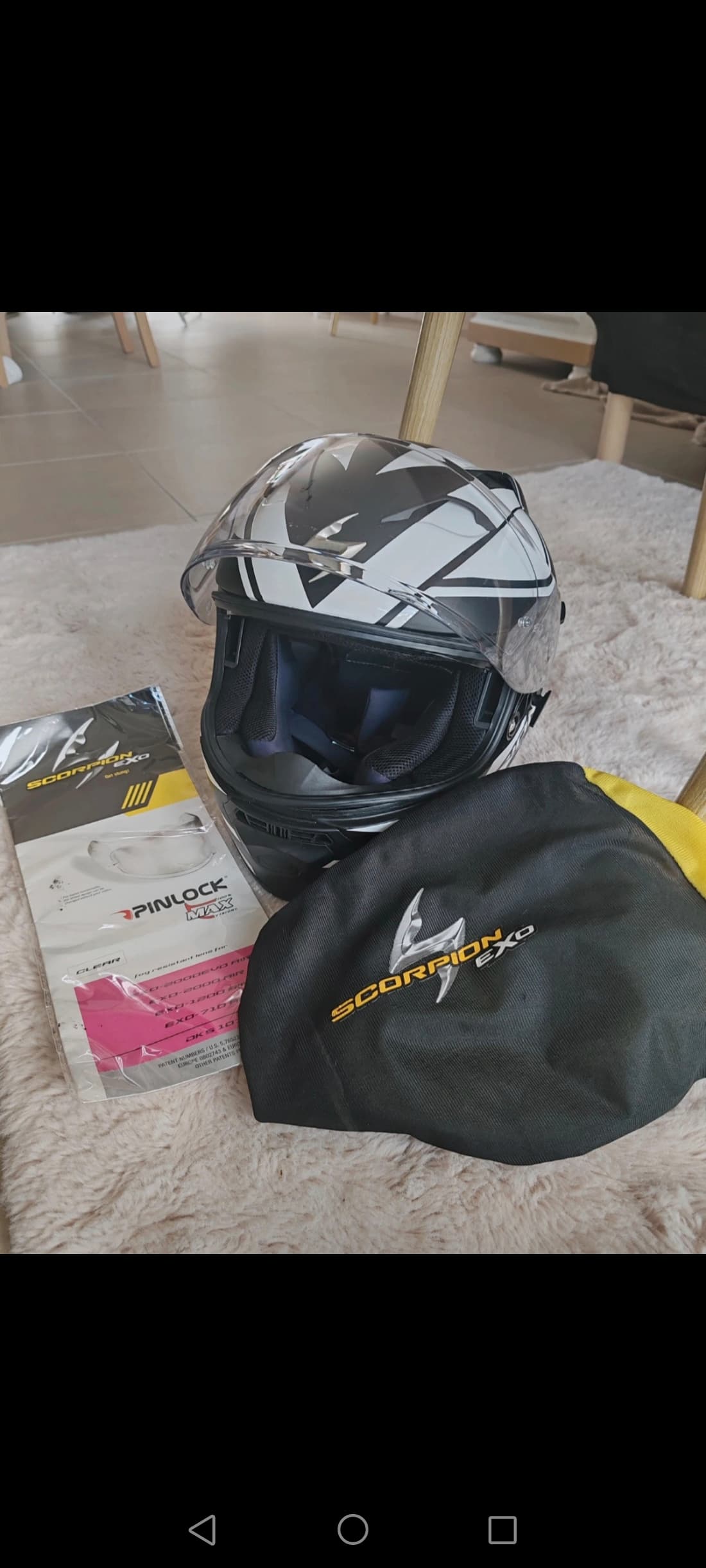 Casque de moto de marque Scorpion