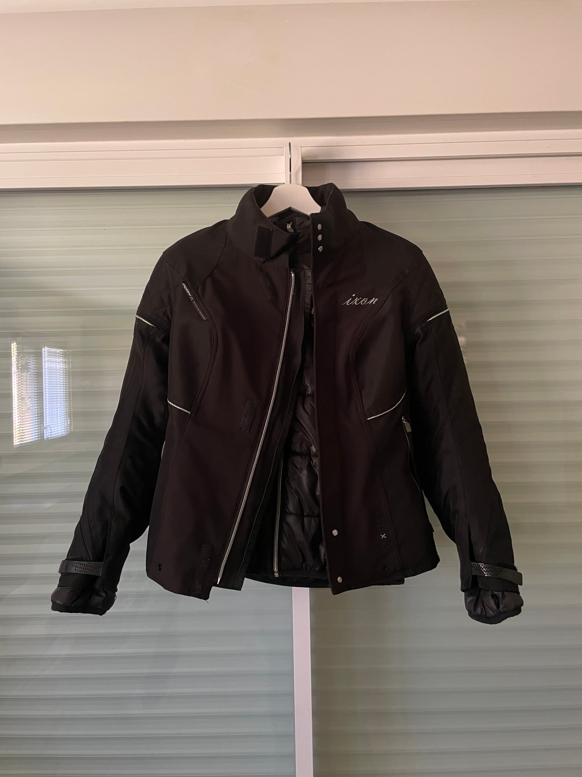 Veste de moto Ixon noire taille 38 comme neuf — photo 2/5