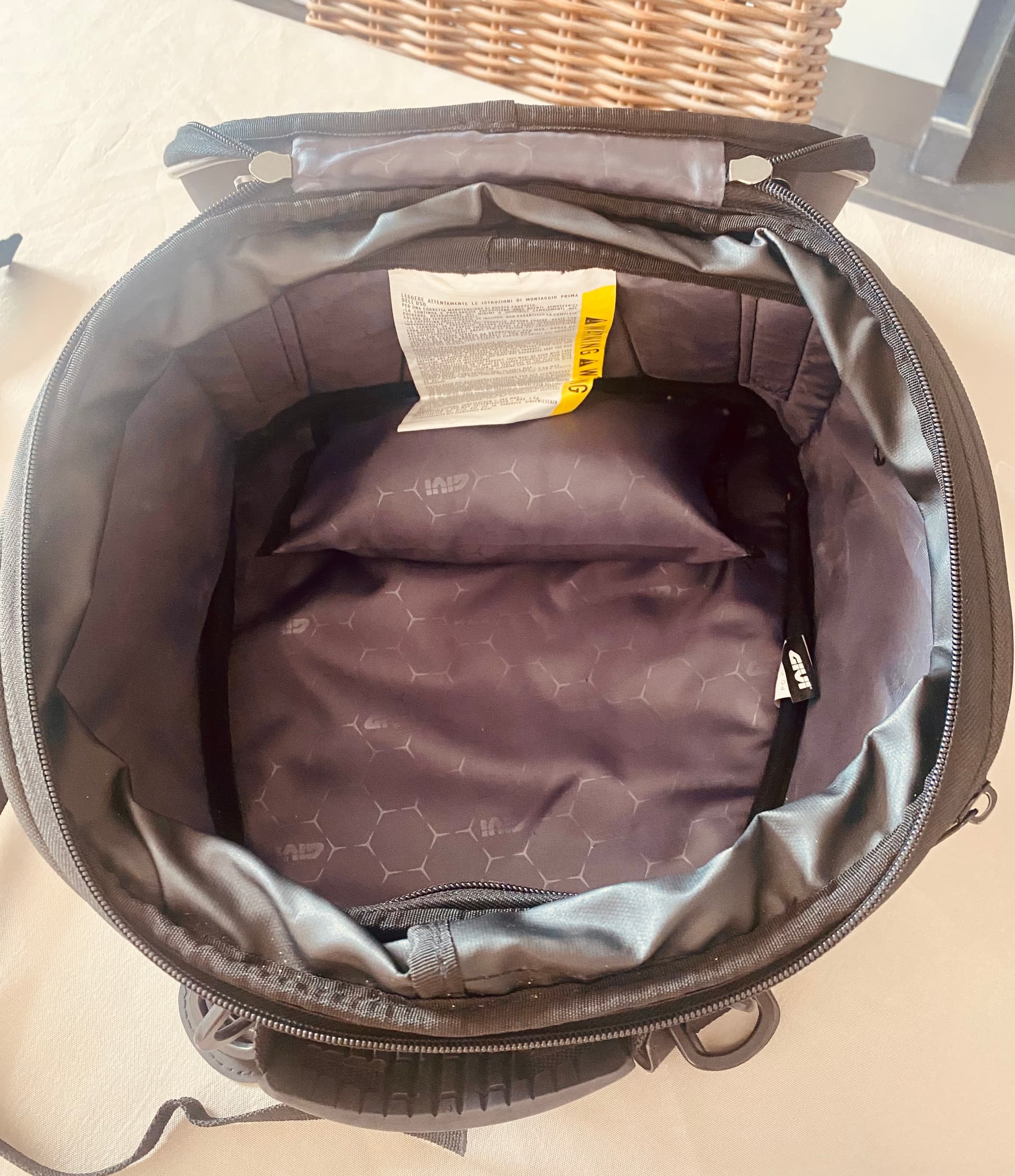 Sacoche de selle GIVI noire — photo 2/4