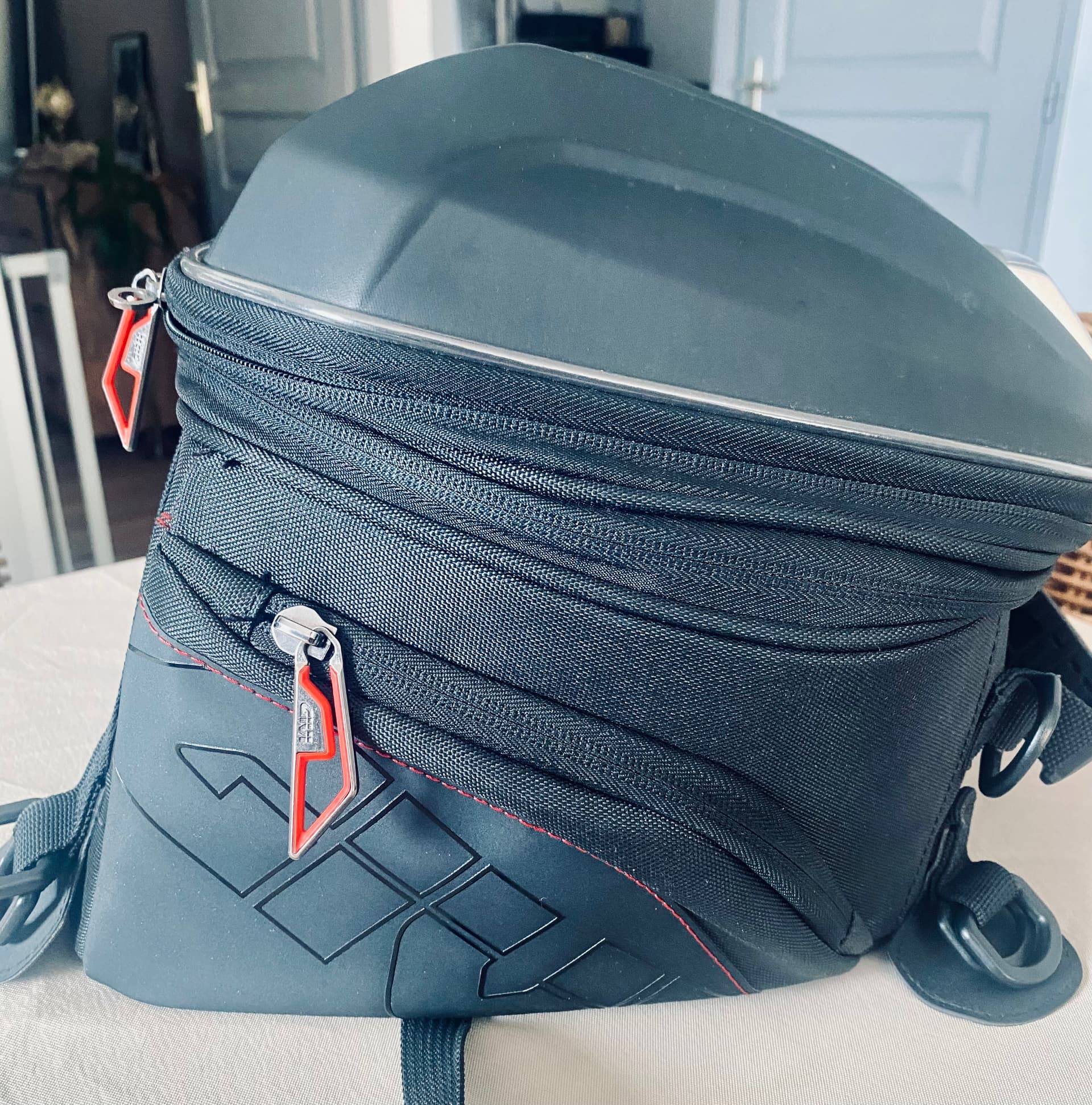 Sacoche de selle GIVI noire — photo 3/4