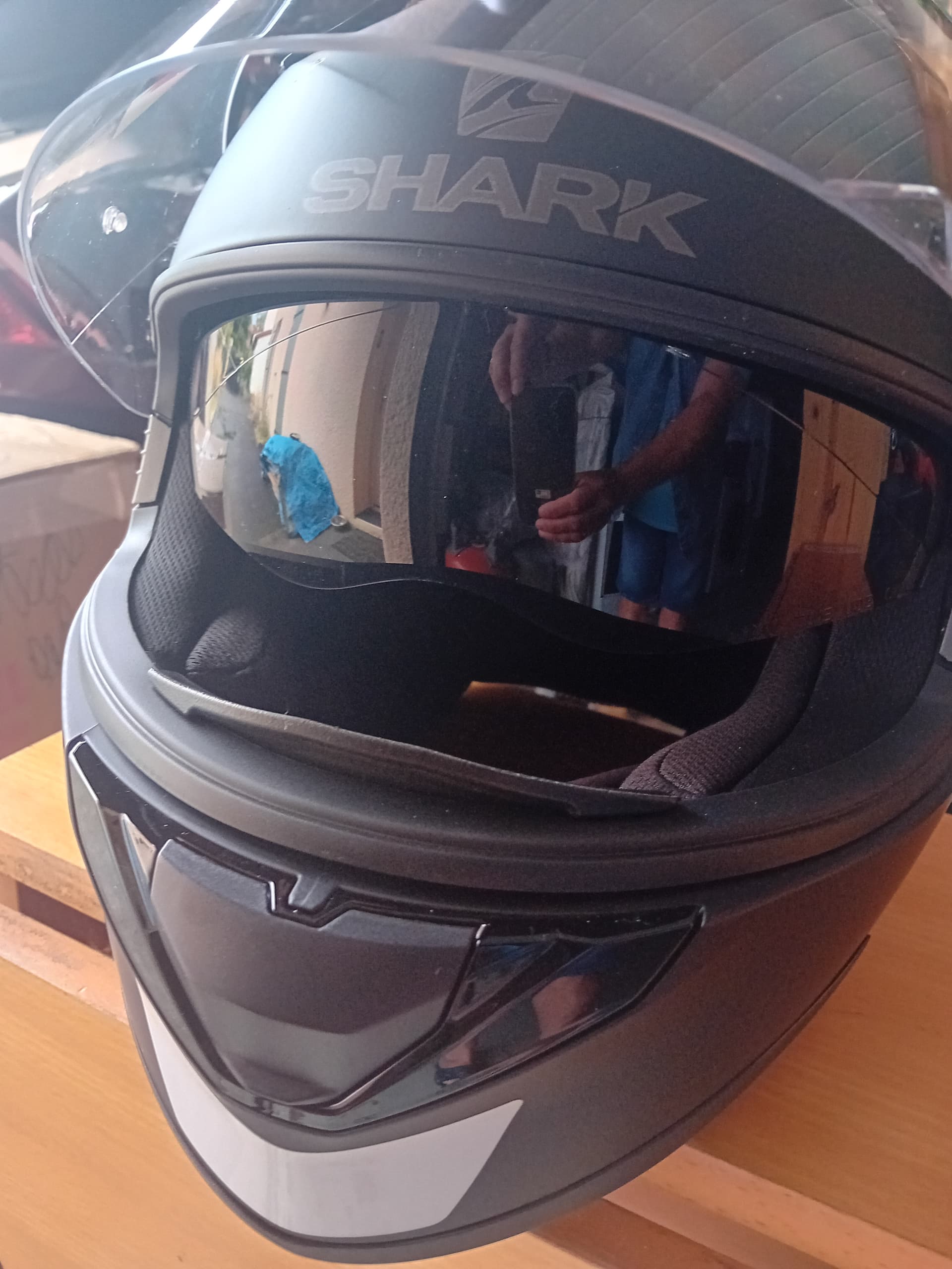 Casque moto intégral Shark — photo 2/4
