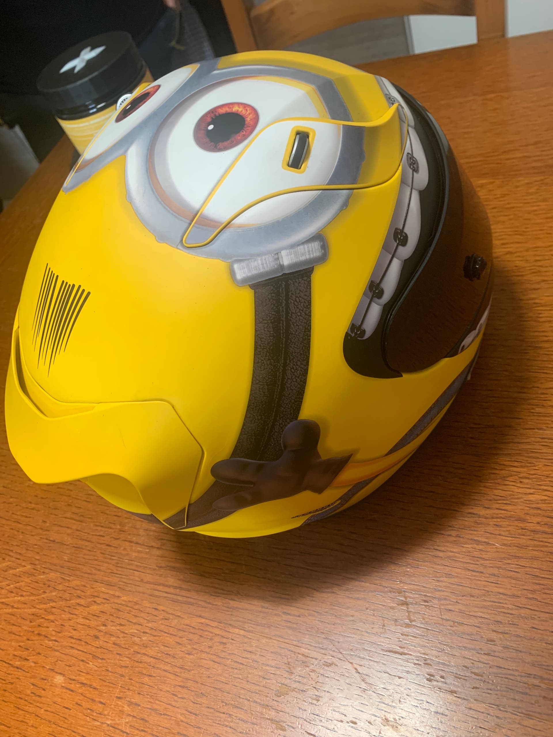 Casque moto minion