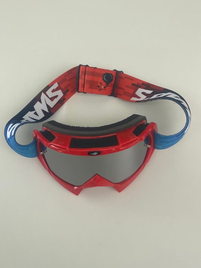 masque cross rouge — photo 2/3