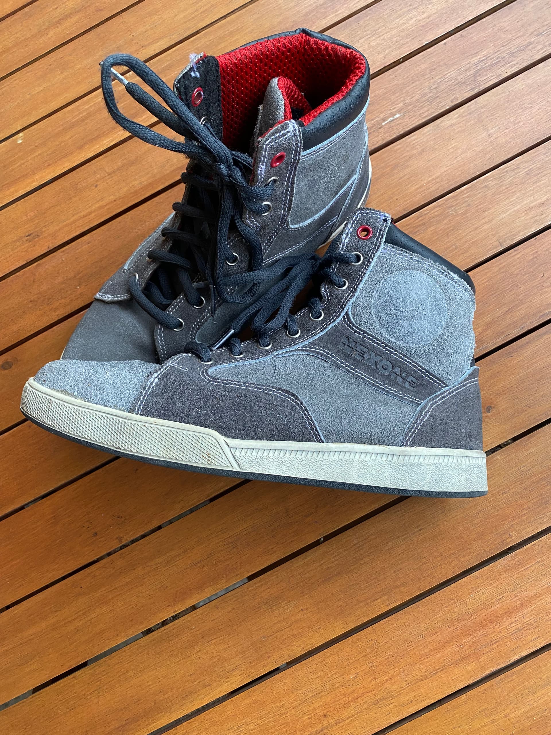 Chaussures moto type basket