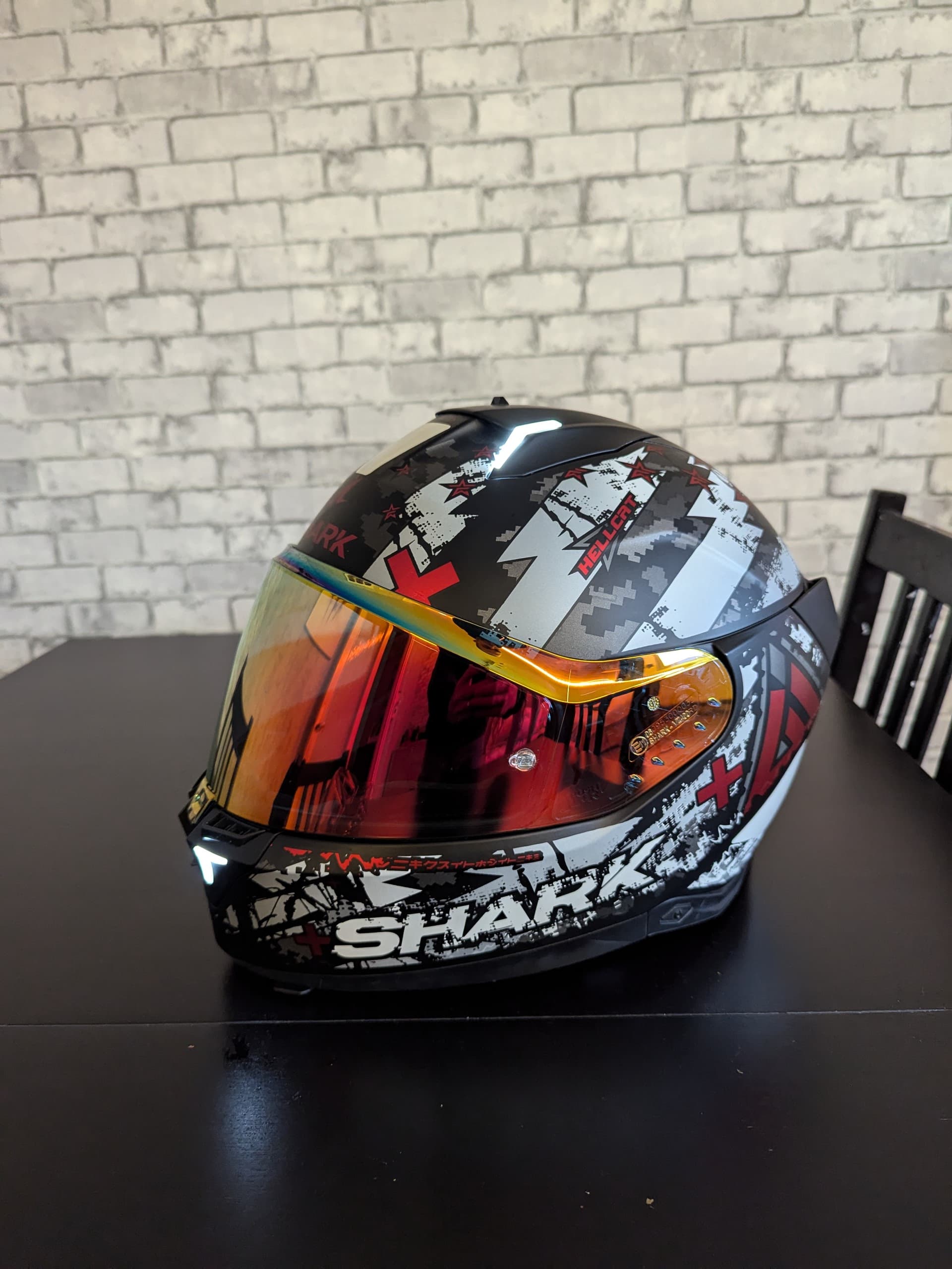 Casque moto shark avec led — photo 2/5