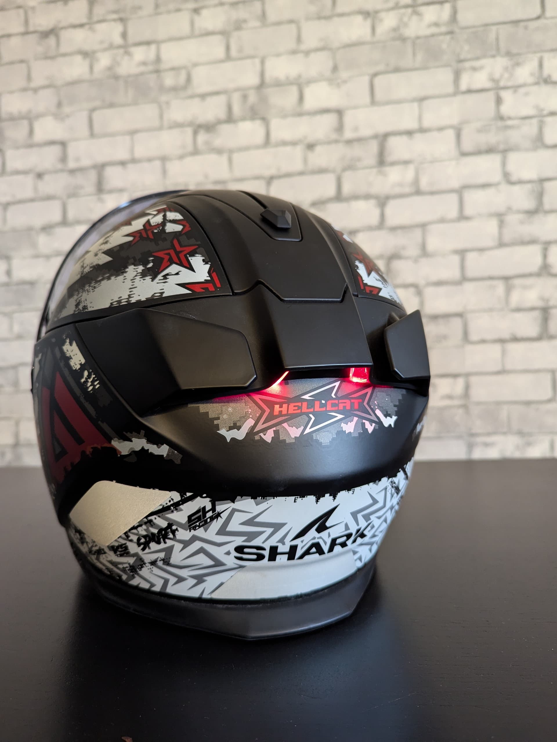 Casque moto shark avec led — photo 3/5