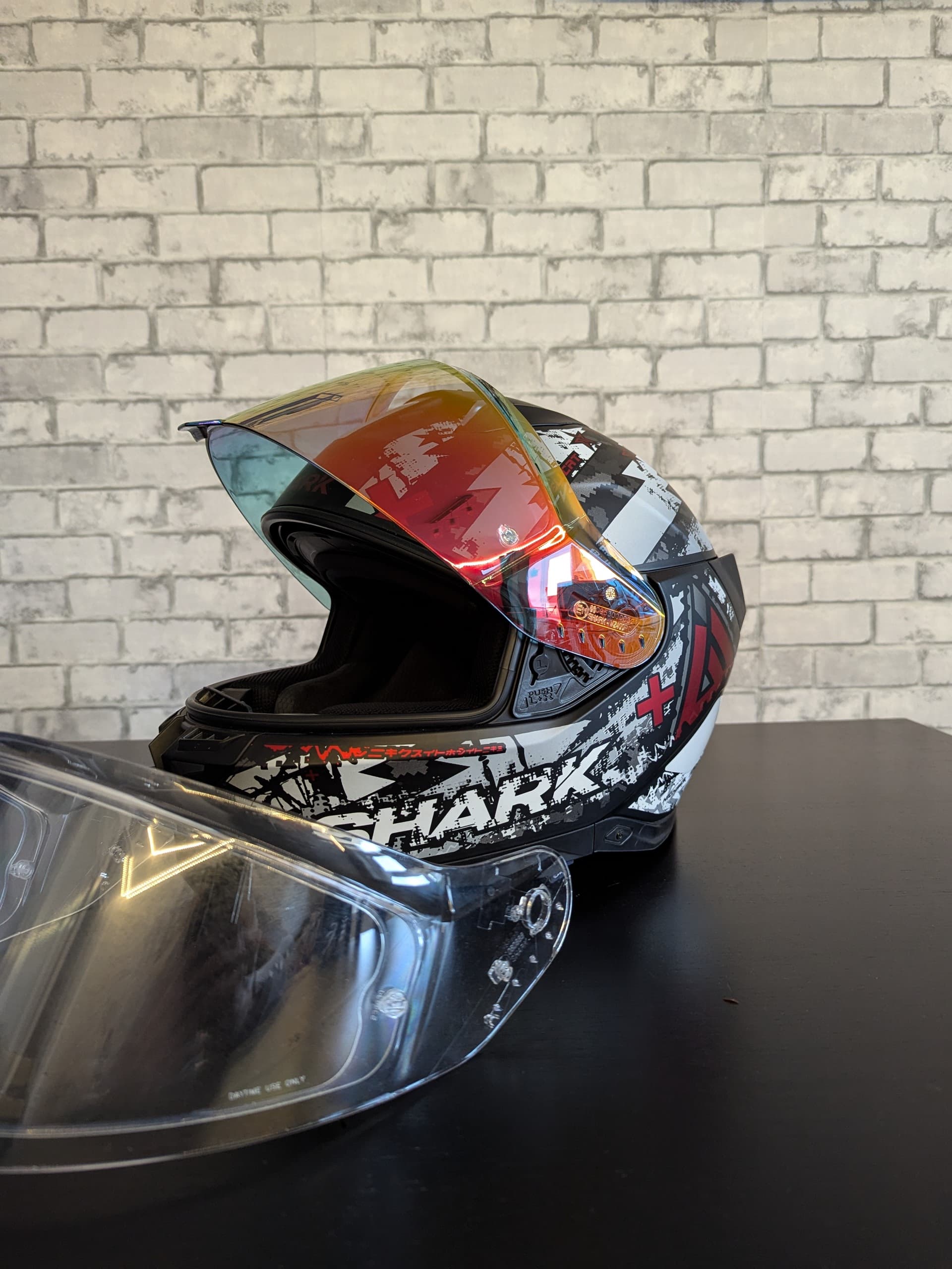 Casque moto shark avec led — photo 4/5