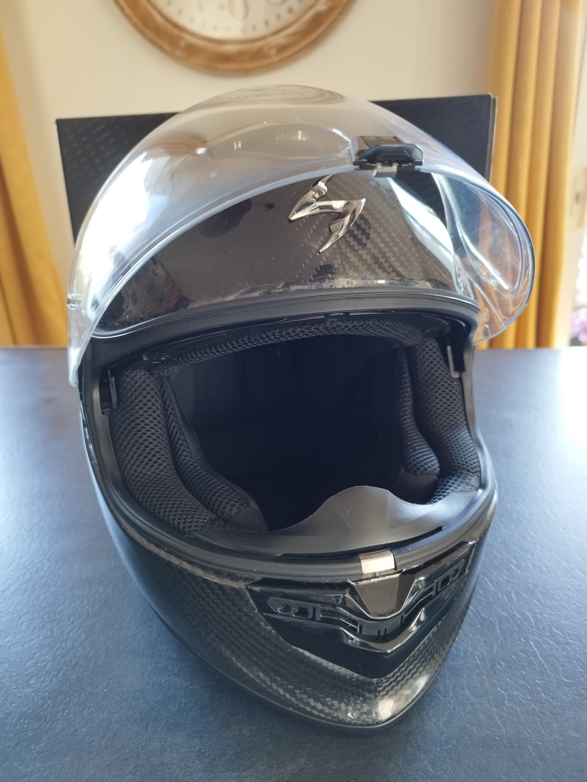 Casque moto Scorpion Exo-1400 Air Carbon — photo 2/5