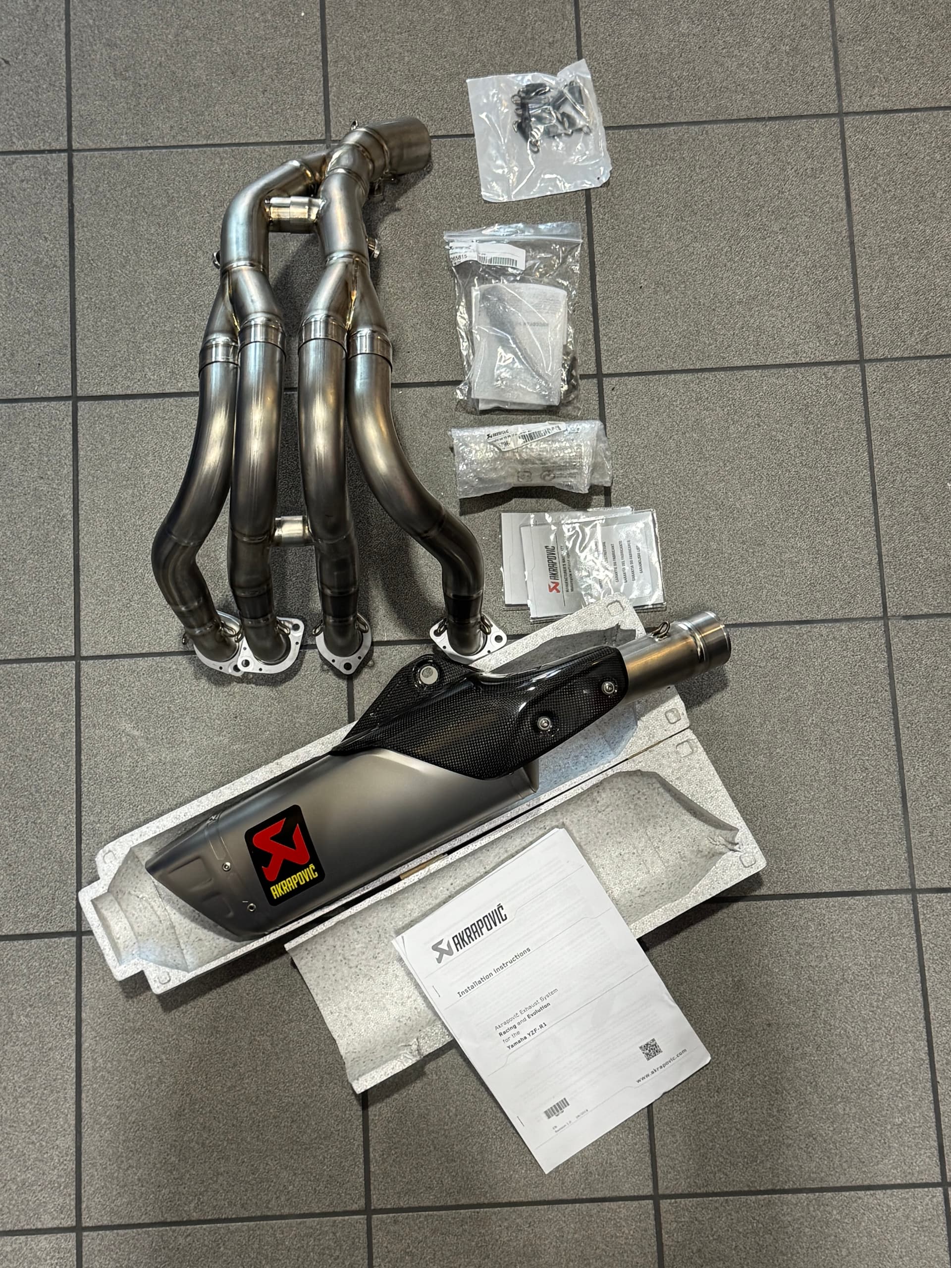 Ligne AKRAPOVIC R1 — photo 2/2