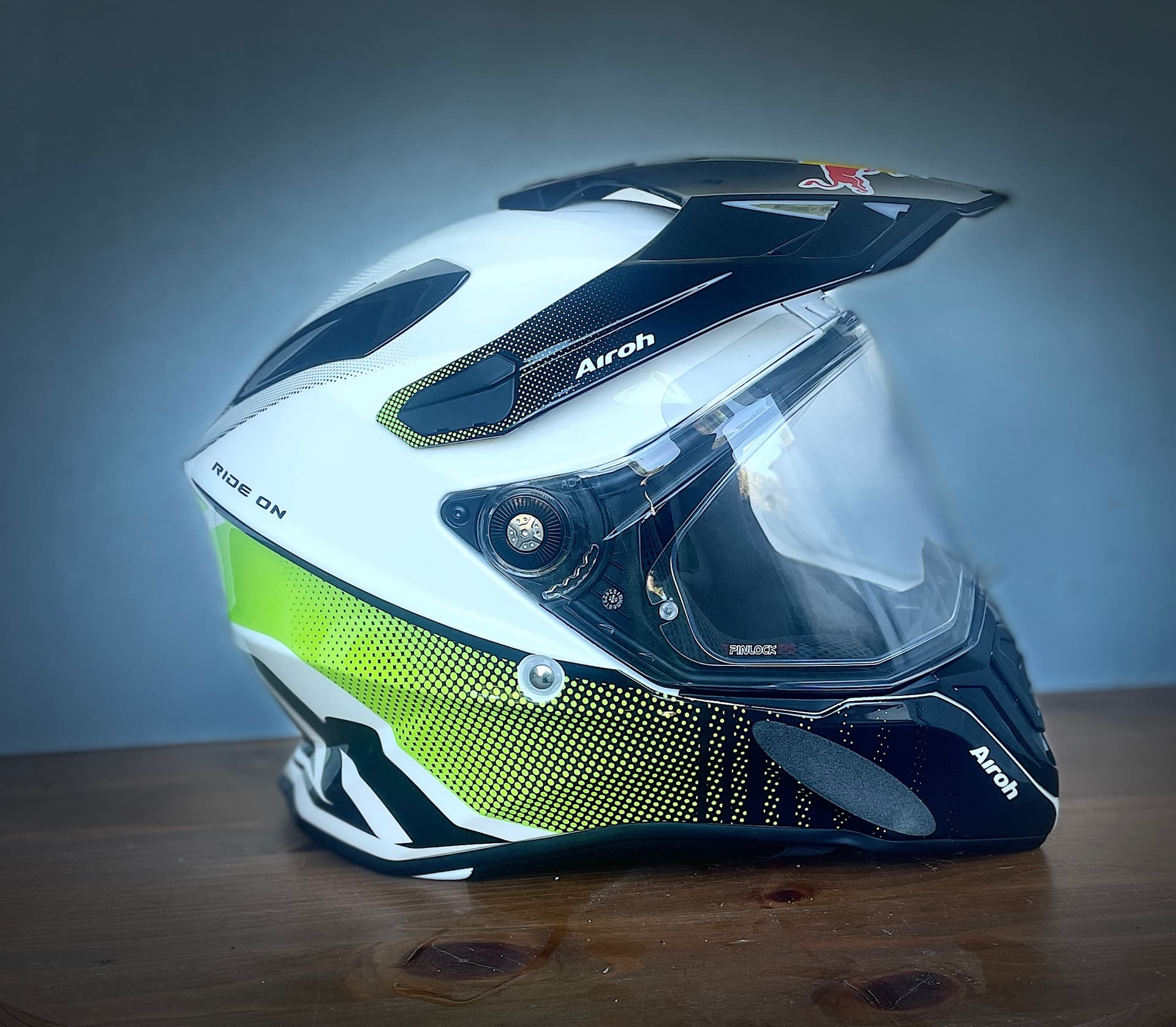 Casque adventure Airoh — photo 1/4
