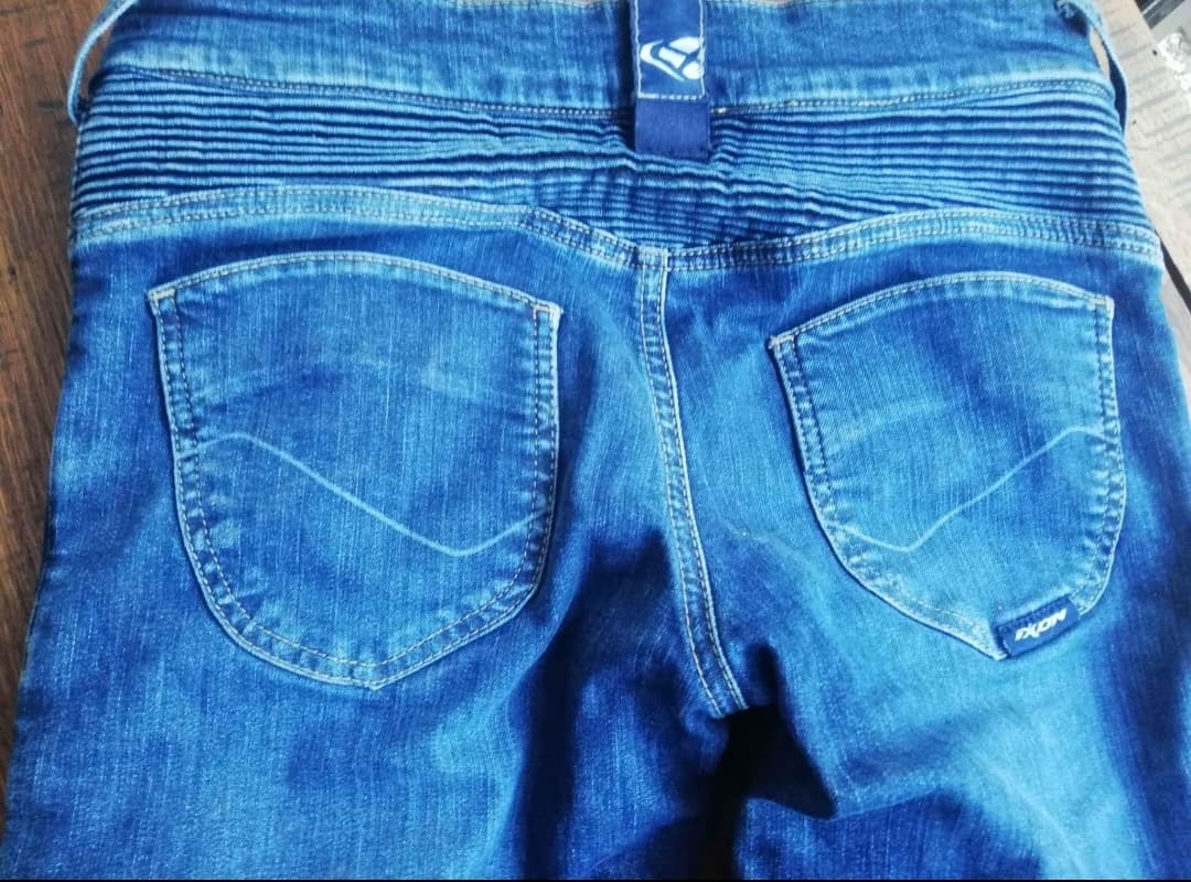 Jeans moto femme — photo 4/4