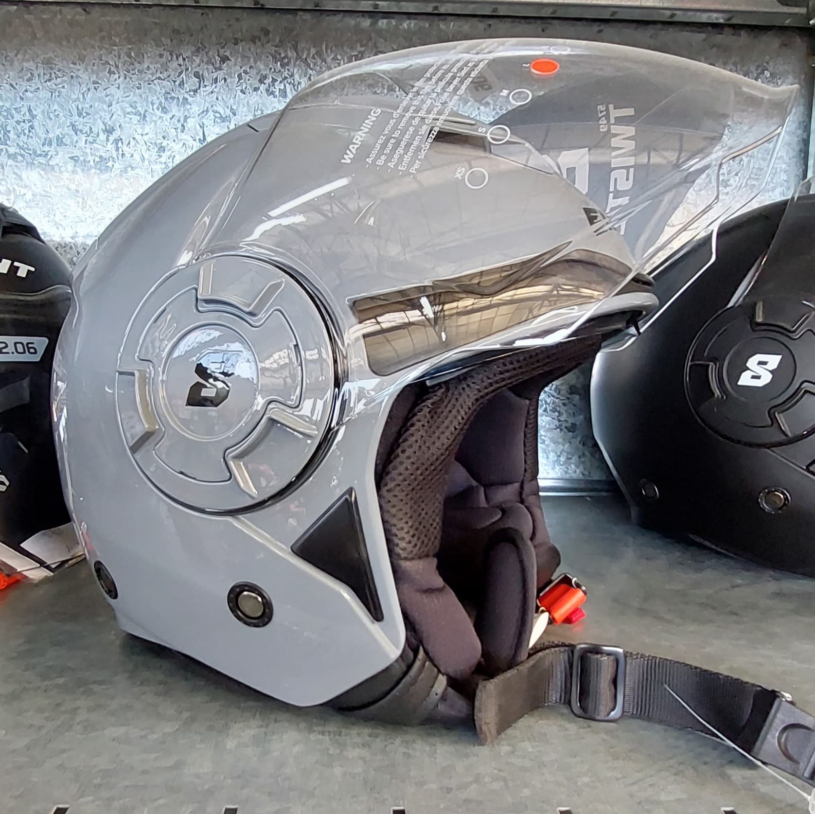 Casque jet — photo 1/1