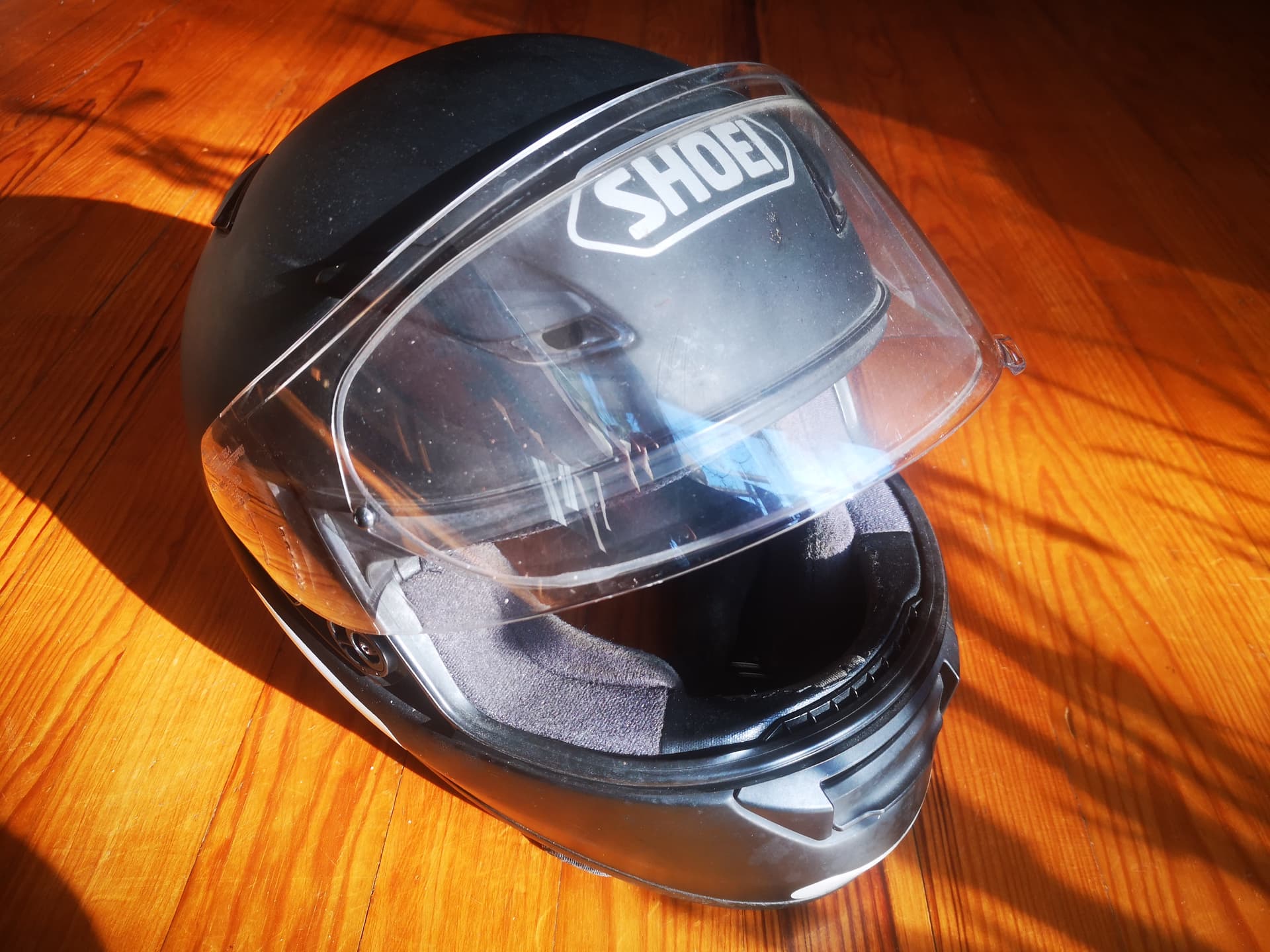Casque de moto homme SHOEI