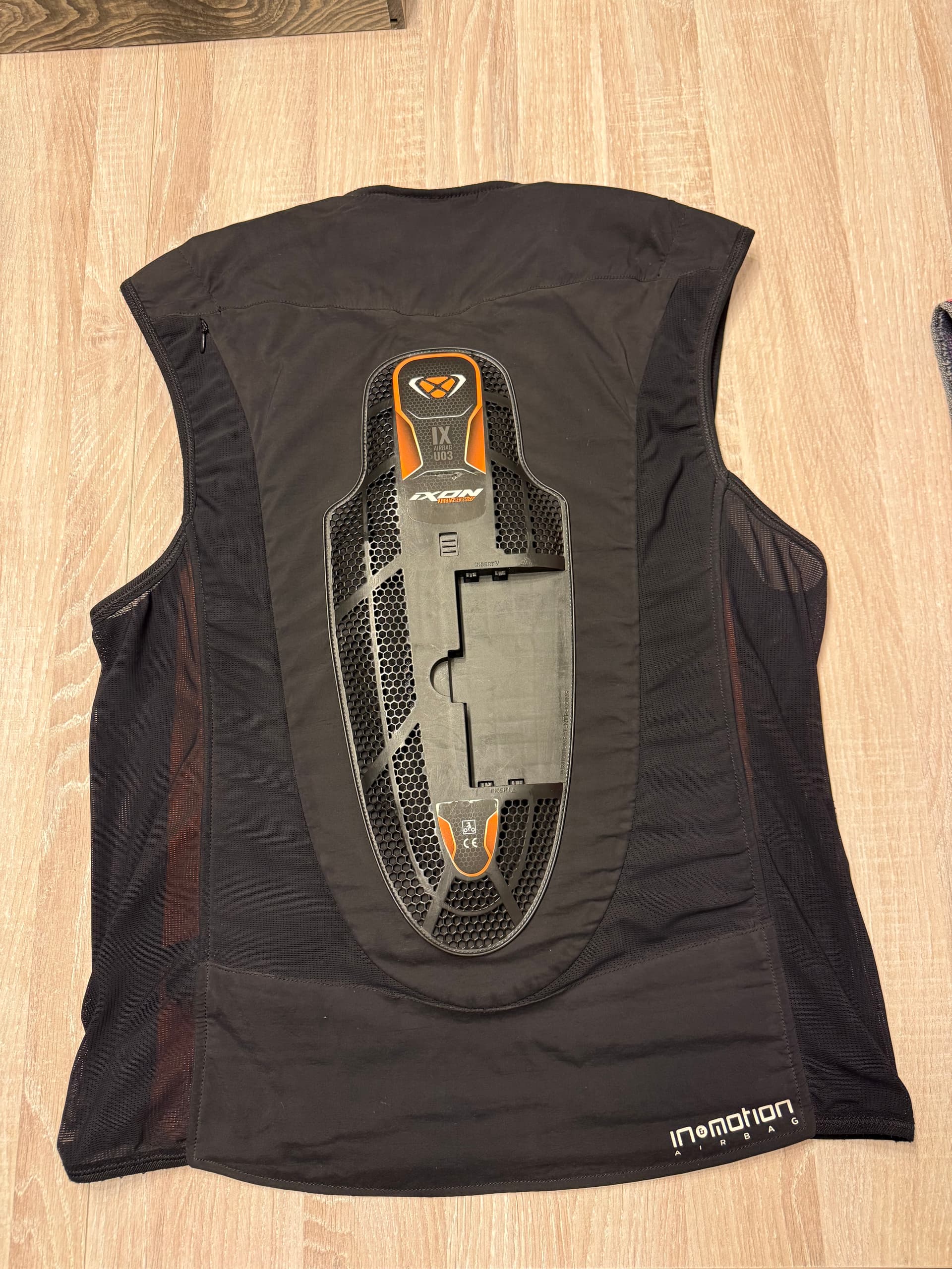 Airbag IXON U03 in&motion + 3 mois d’abonnement gratuit — photo 2/4