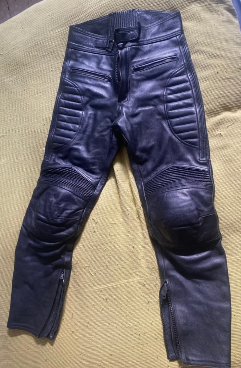 Pantalon mot en cuir — photo 2/3