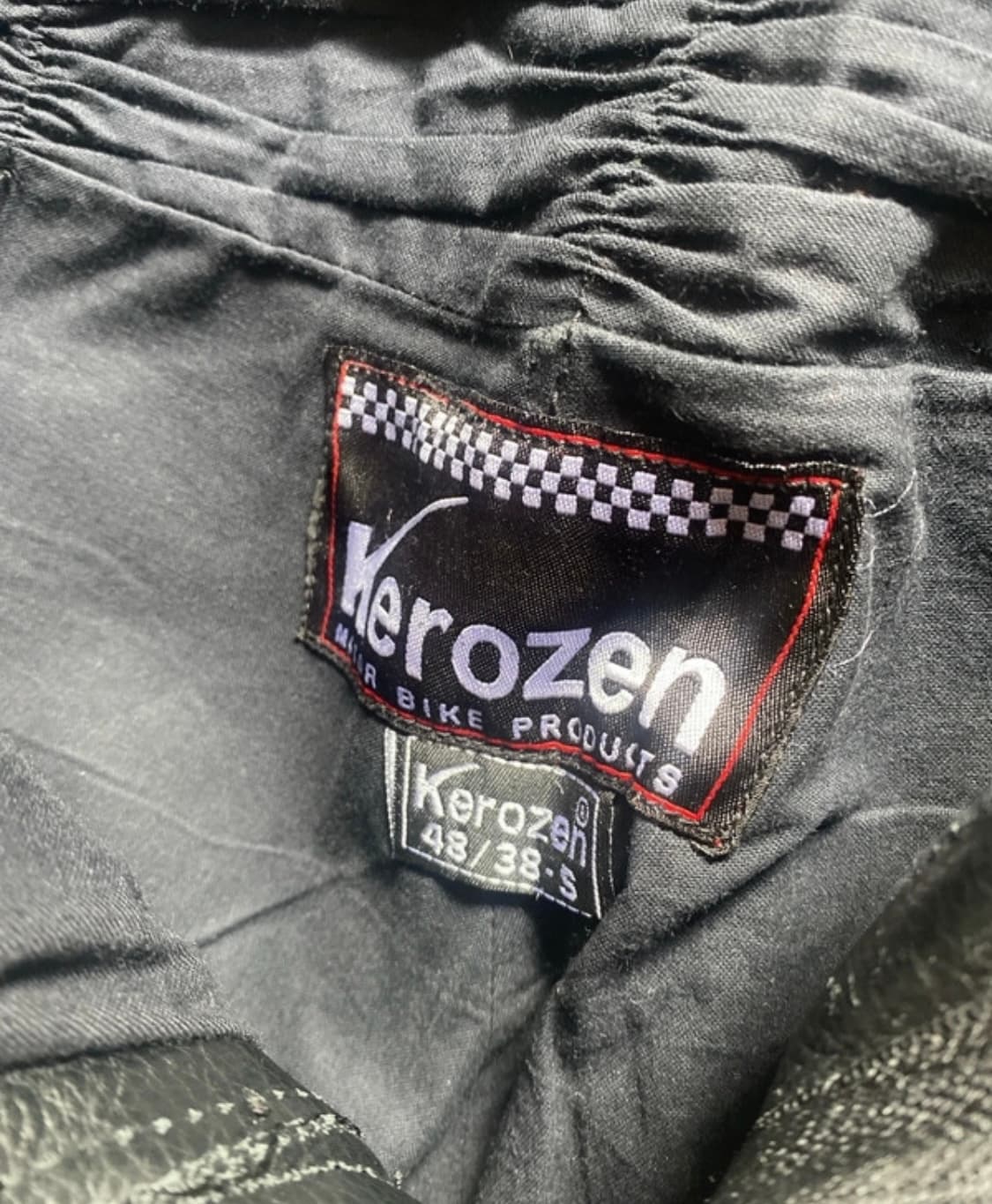 Pantalon mot en cuir — photo 3/3