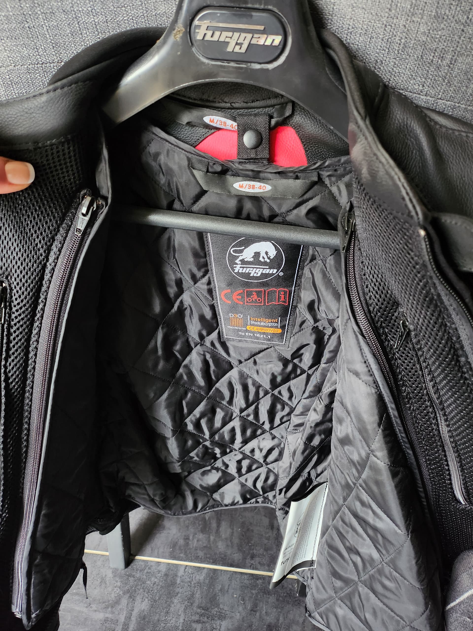 Blouson cuir Furygan taille M totalement neuf garanti facture à l'appui — photo 2/3
