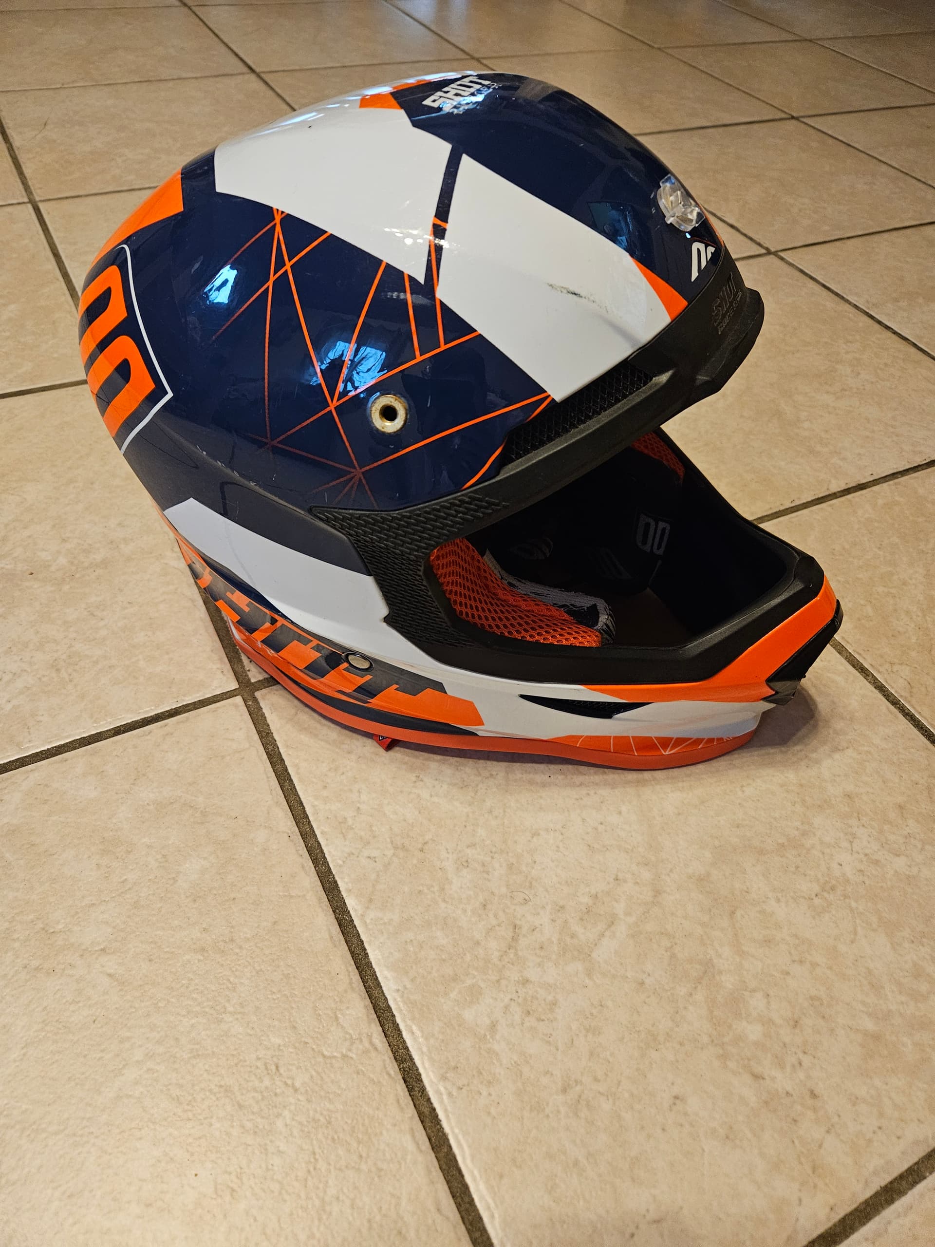 Casque moto shot — photo 1/5