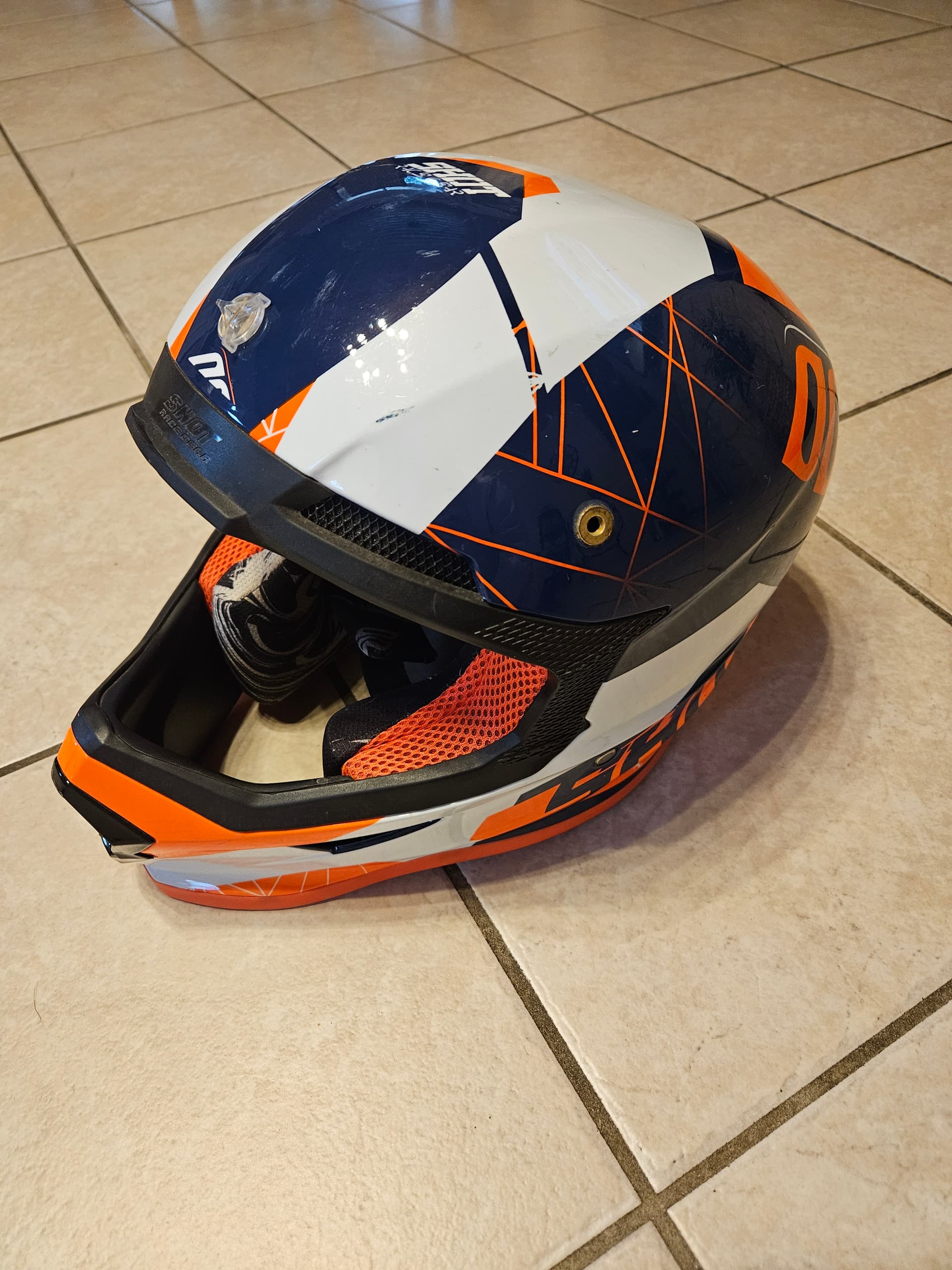 Casque moto shot — photo 2/5