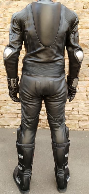 Combinaison moto cuir neuve taille S