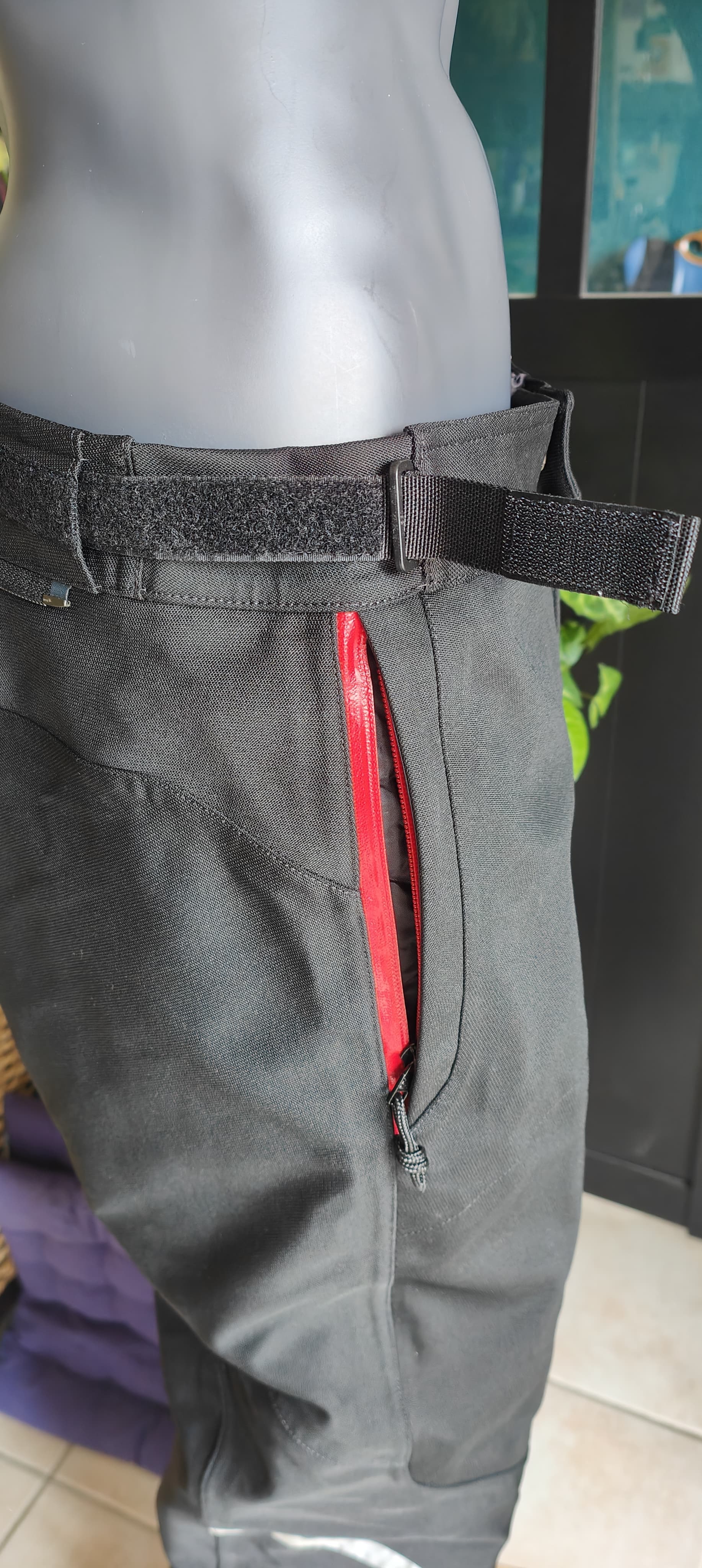 Taille 44 EU Pantalon moto neuf waterproof Husqvarna Esplora T54 – Protections incluses — photo 3/5