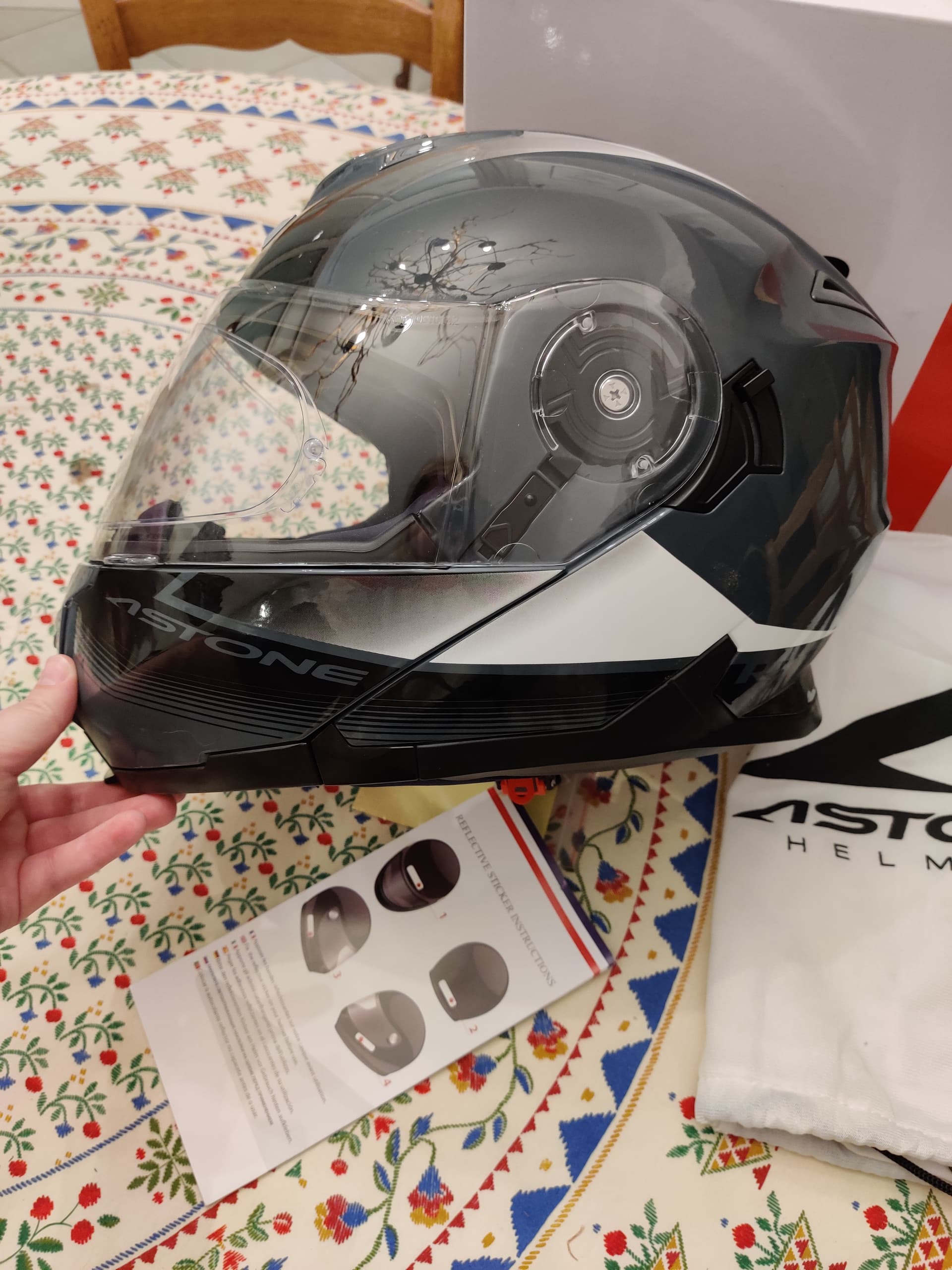 NEUF - Casque modulable Astone Helmets - T.L — photo 2/5