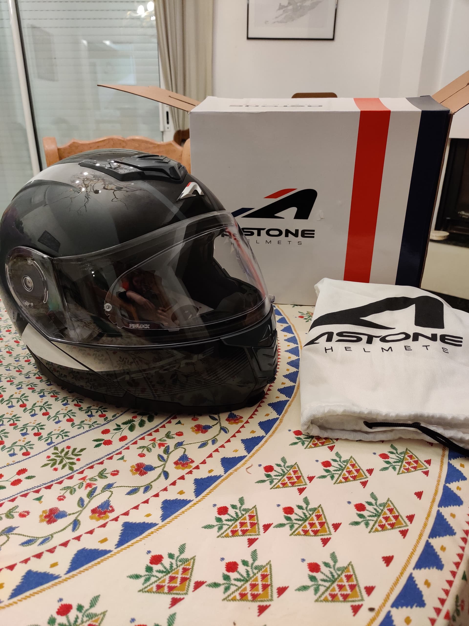 NEUF - Casque modulable Astone Helmets - T.L — photo 4/5