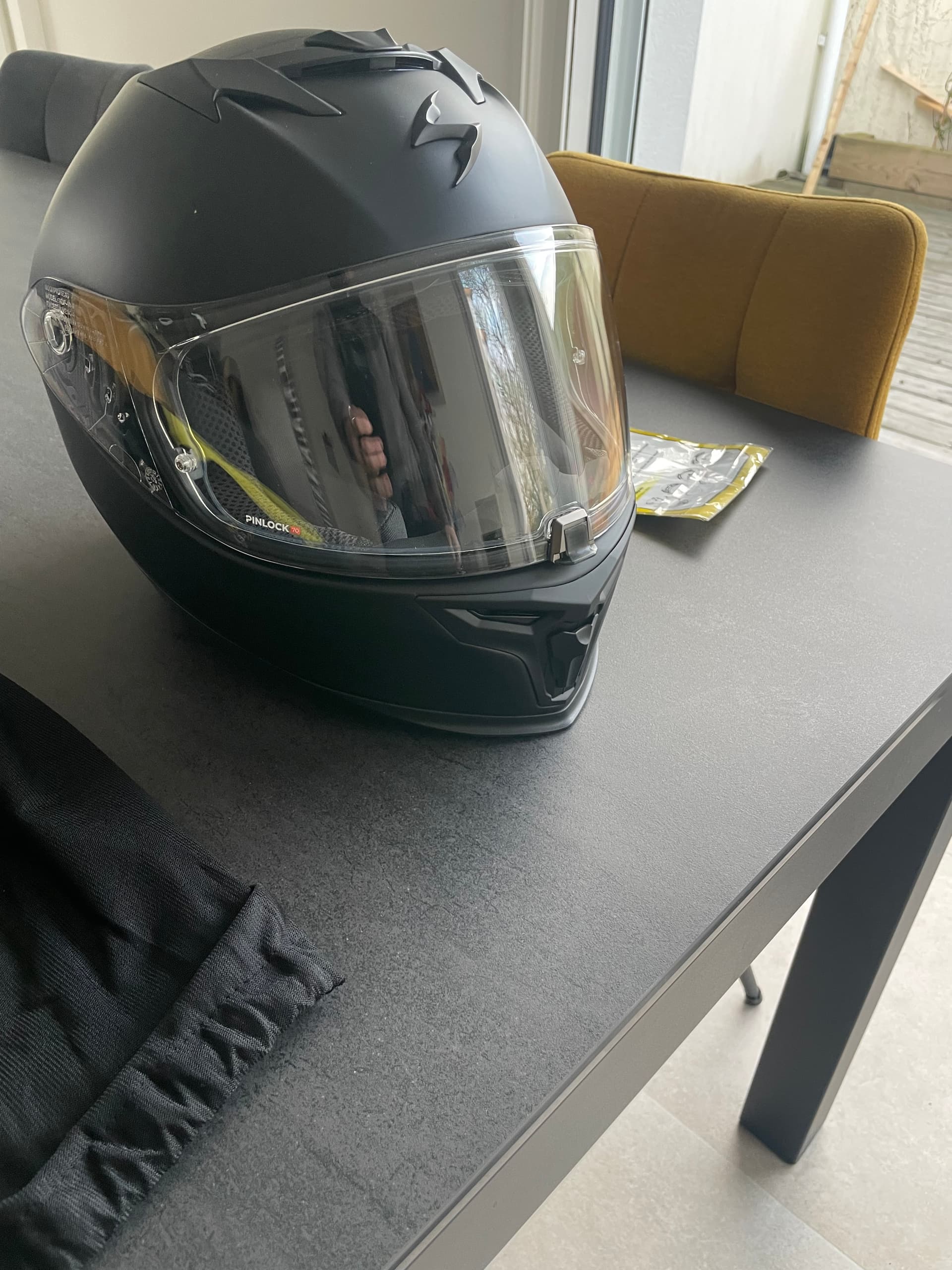 Casque noir SCORPION EXO